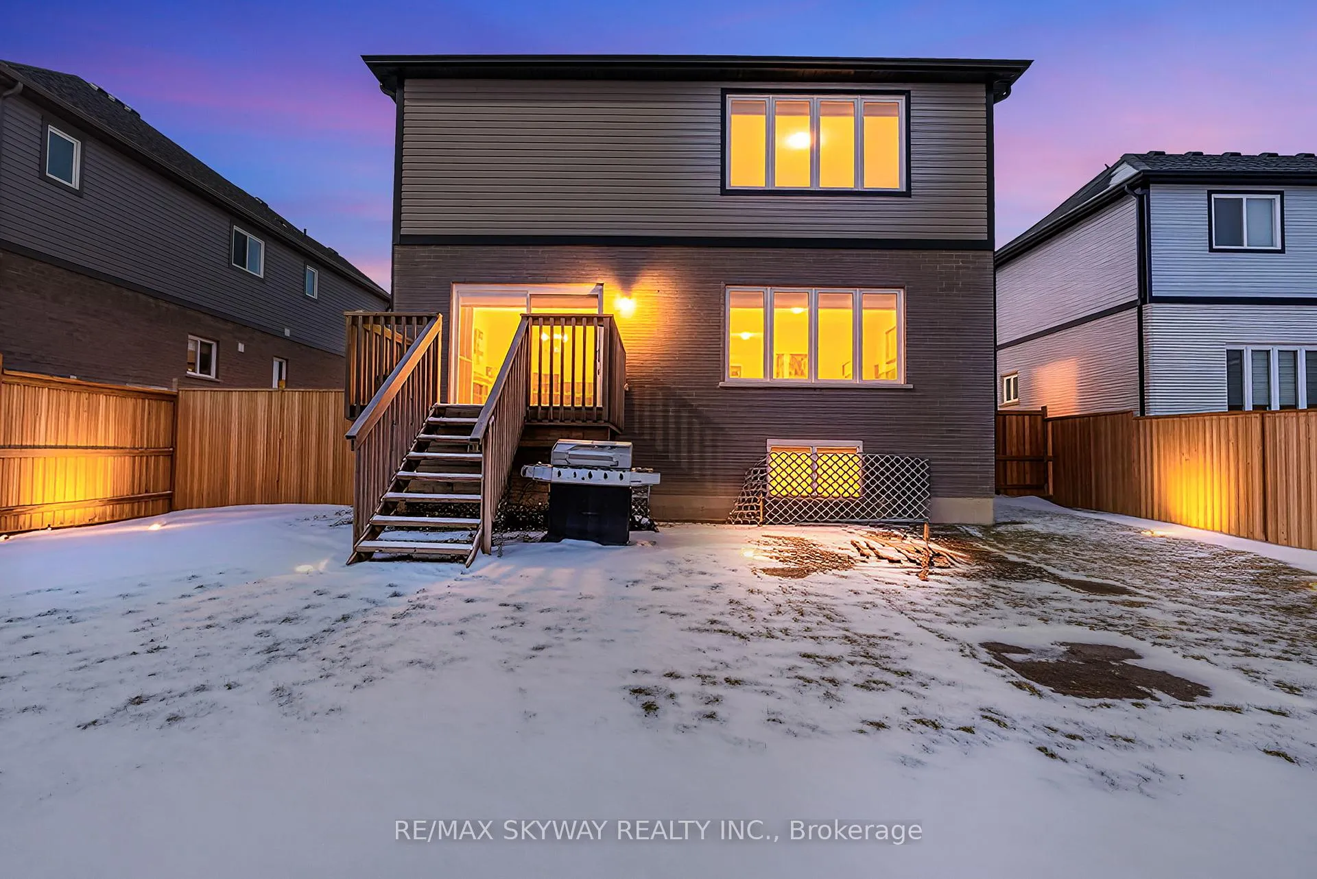 Photo 3 of 27 Monarch Street, Welland, Coyle Creek — HOMEH