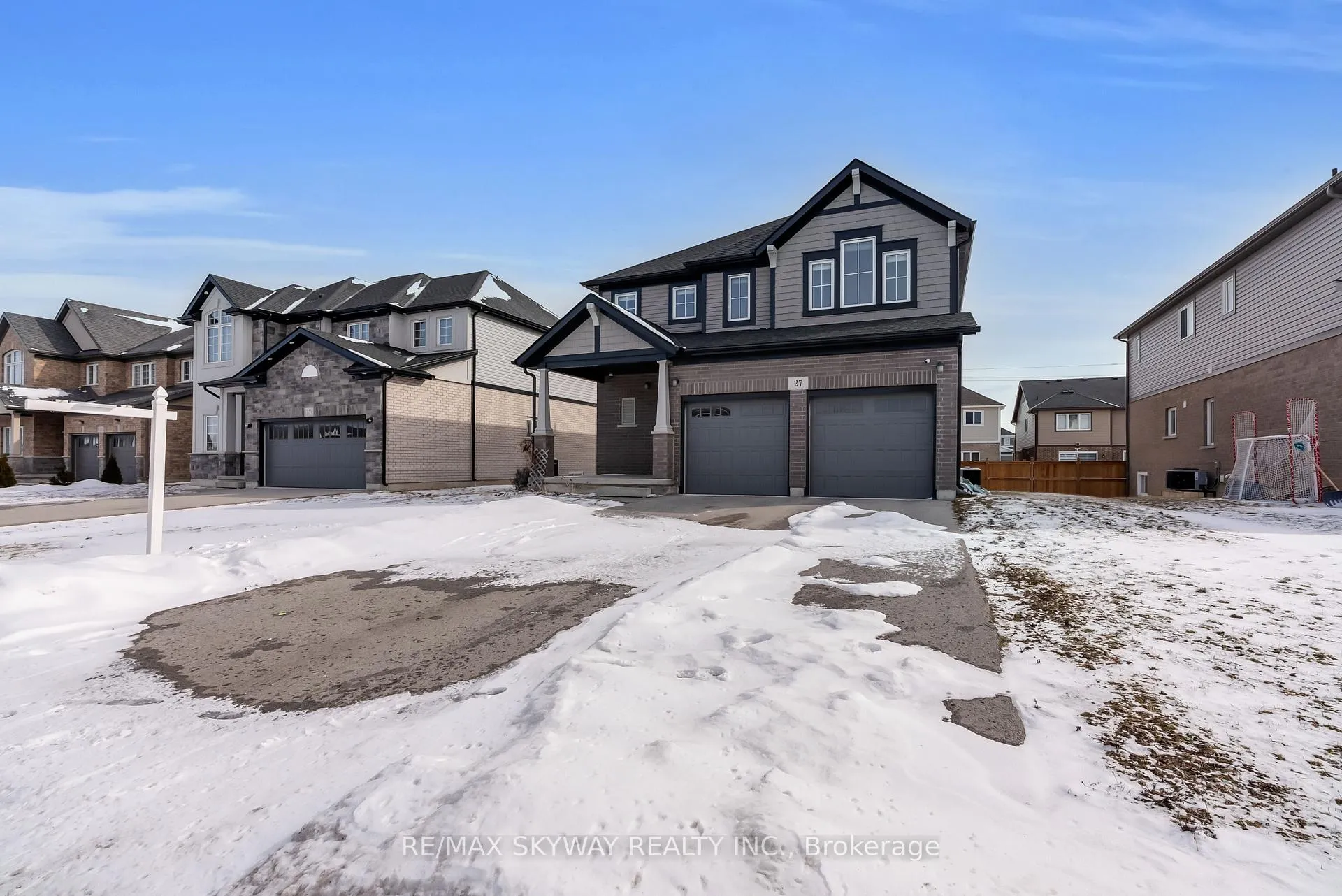 Photo 4 of 27 Monarch Street, Welland, Coyle Creek — HOMEH