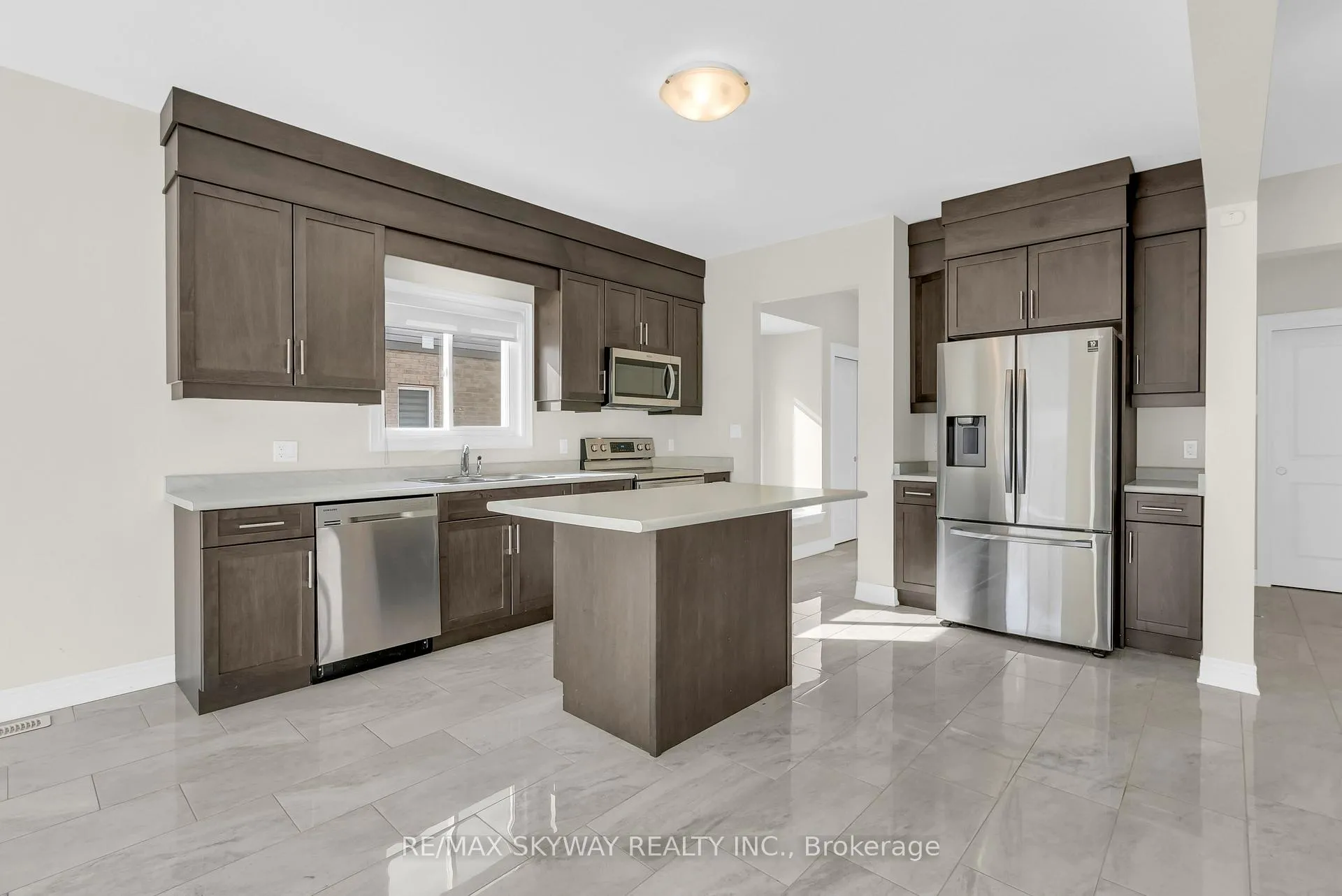 Photo 13 of 27 Monarch Street, Welland, Coyle Creek — HOMEH