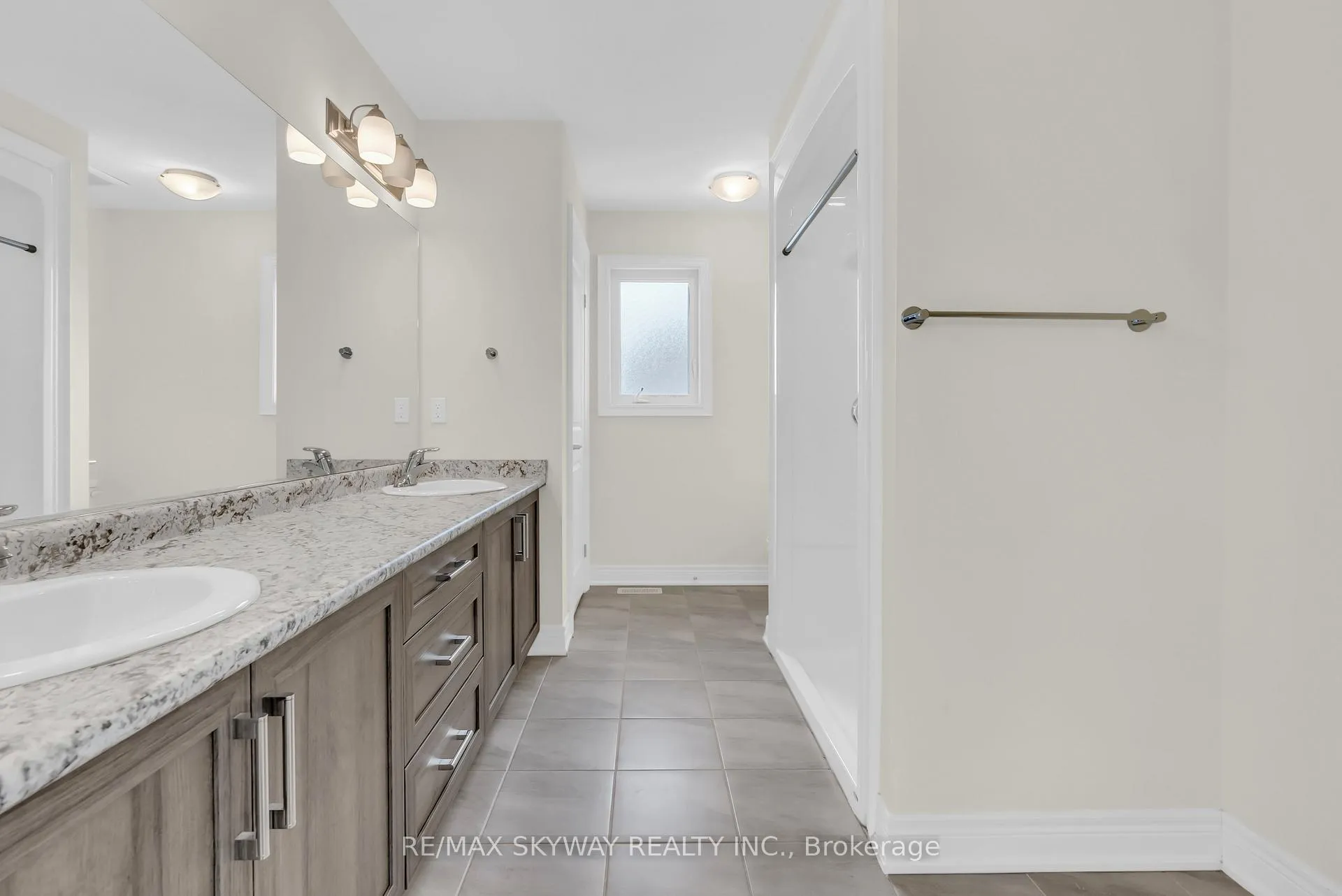 Photo 24 of 27 Monarch Street, Welland, Coyle Creek — HOMEH