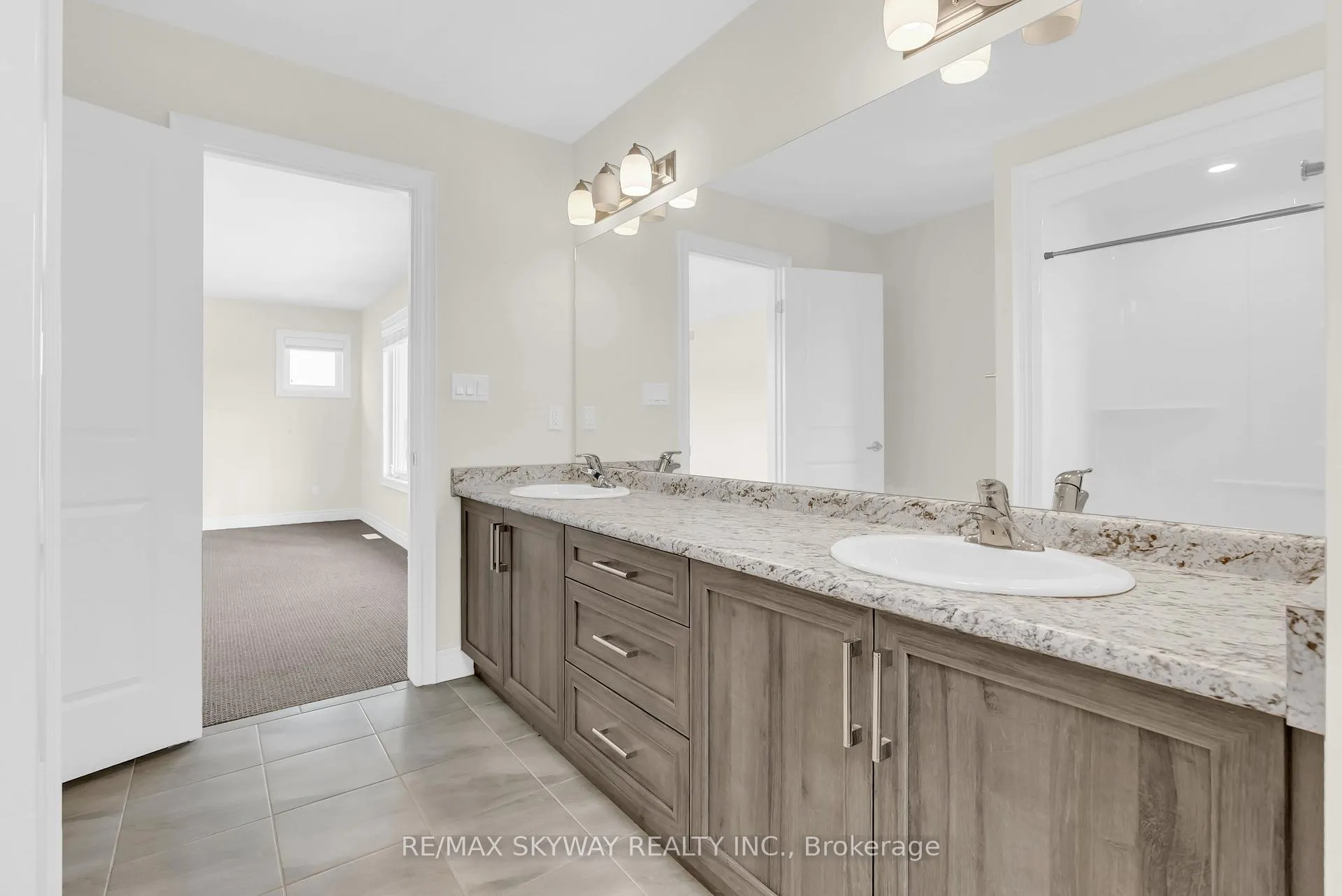 Photo 25 of 27 Monarch Street, Welland, Coyle Creek — HOMEH