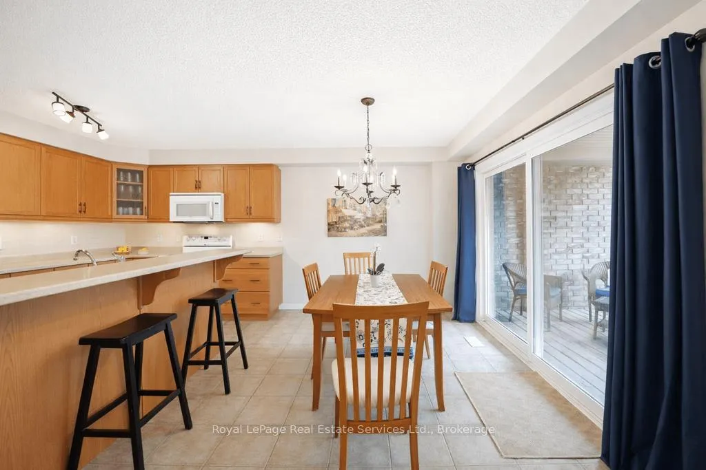 Photo 5 of Unit 11, 255 Summerfield Drive, Guelph, Pineridge/Westminster Woods — HOMEH