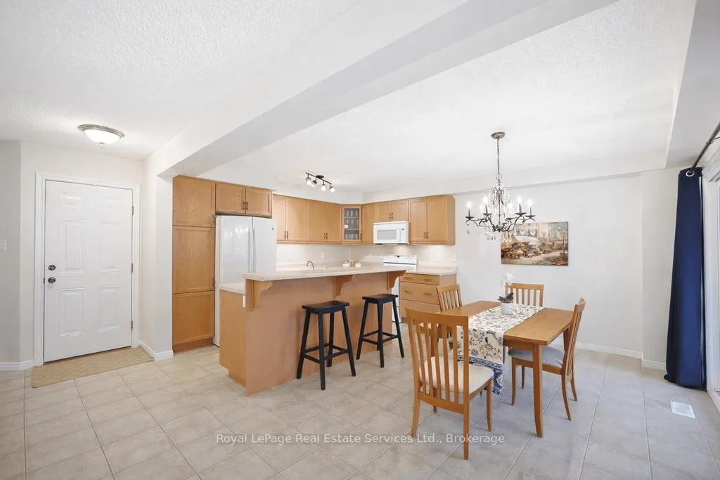 Photo 7 of Unit 11, 255 Summerfield Drive, Guelph, Pineridge/Westminster Woods — HOMEH