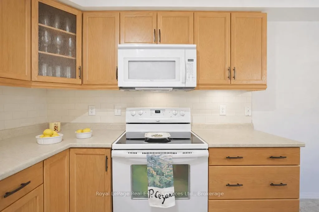 Photo 18 of Unit 11, 255 Summerfield Drive, Guelph, Pineridge/Westminster Woods — HOMEH