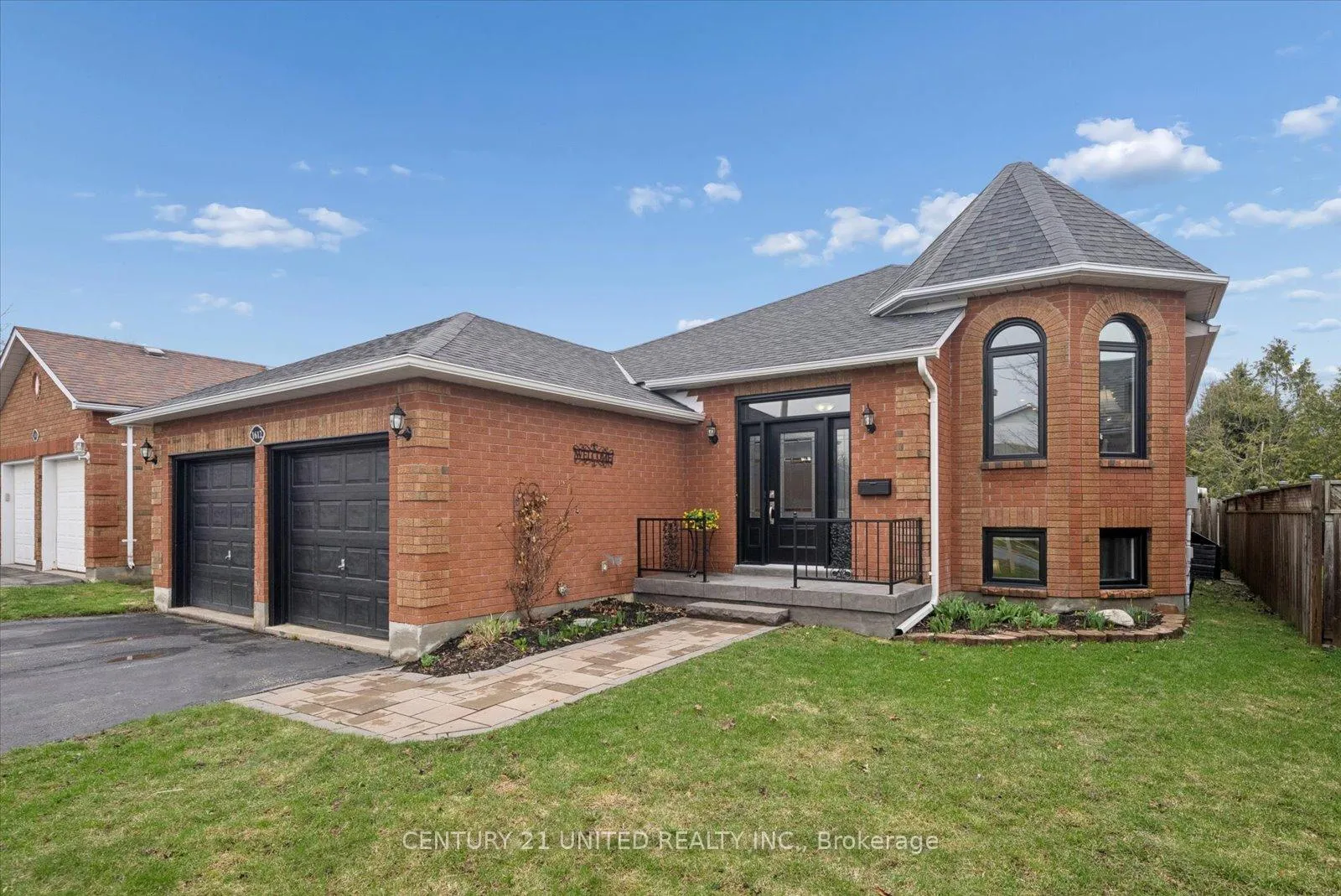 Photo 3 of 1612 Glenforest Boulevard, Peterborough, Monaghan Ward 2 — HOMEH