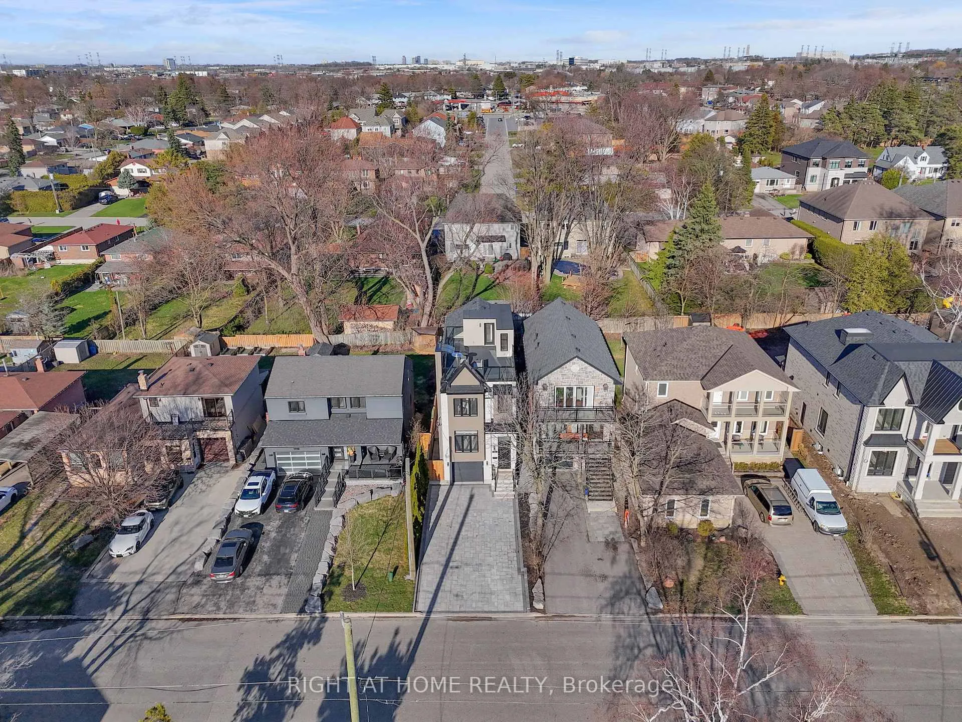 Photo 2 of 819 Fairview Avenue, Pickering, Bay Ridges — HOMEH