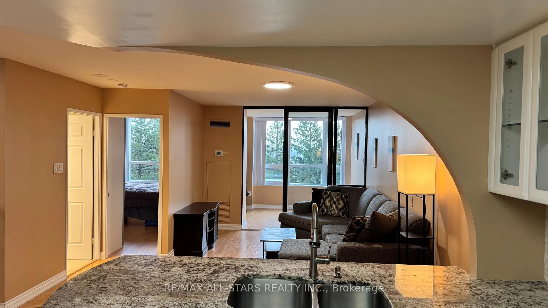 Photo 4 of Unit 402, 7601 Bathurst Street, Vaughan, Crestwood-Springfarm-Yorkhill — HOMEH