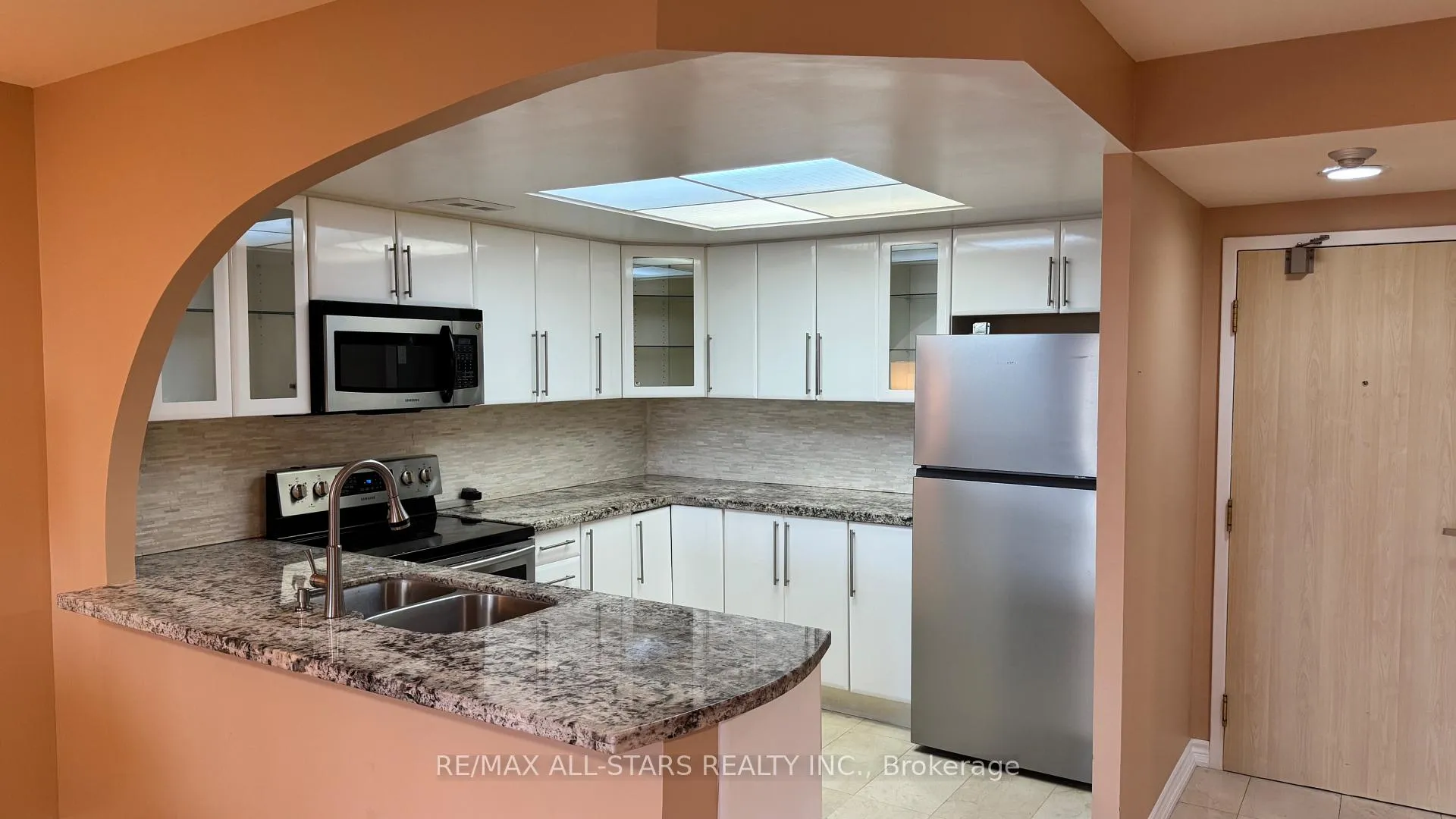 Photo 6 of Unit 402, 7601 Bathurst Street, Vaughan, Crestwood-Springfarm-Yorkhill — HOMEH