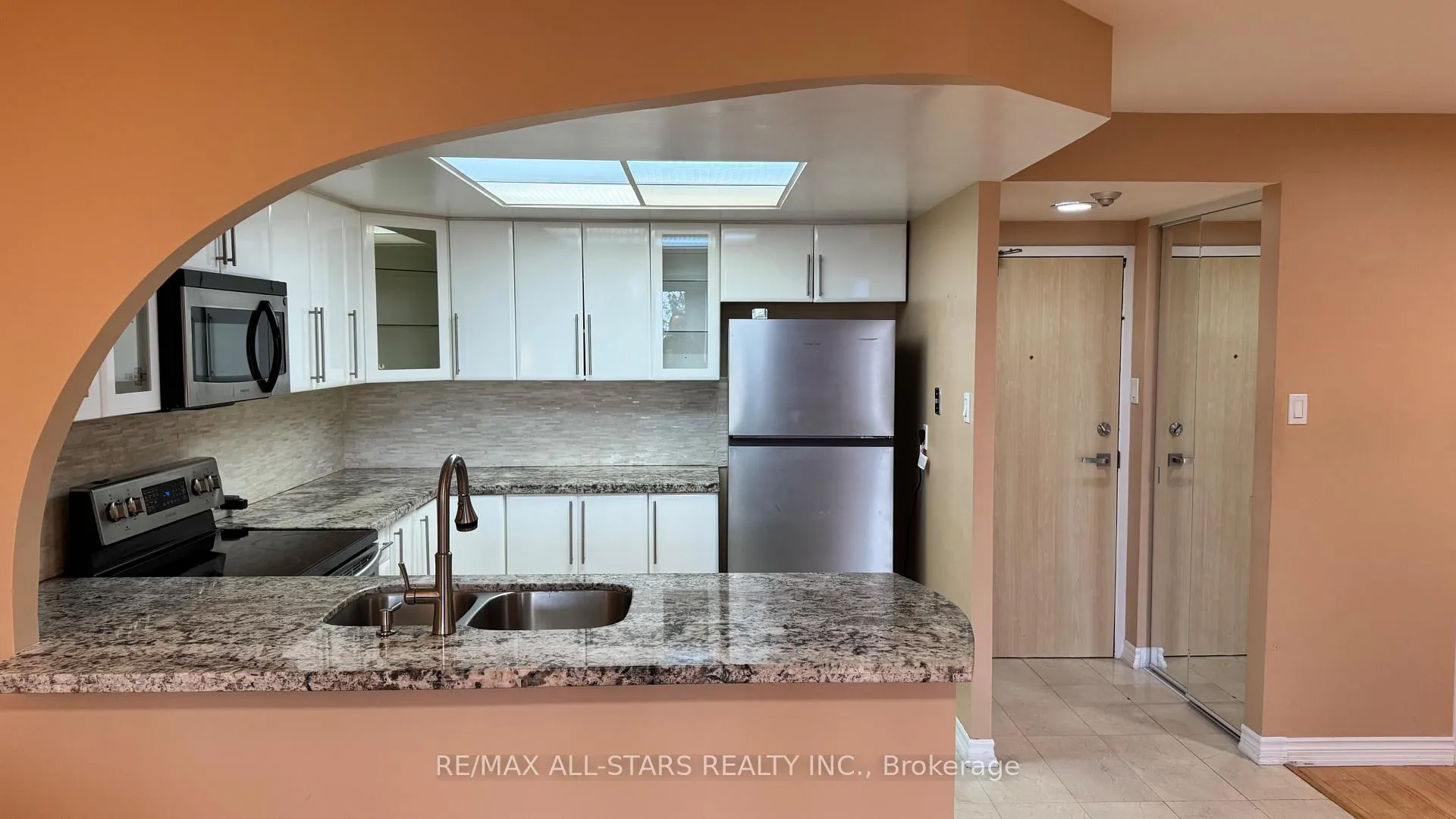 Photo 8 of Unit 402, 7601 Bathurst Street, Vaughan, Crestwood-Springfarm-Yorkhill — HOMEH
