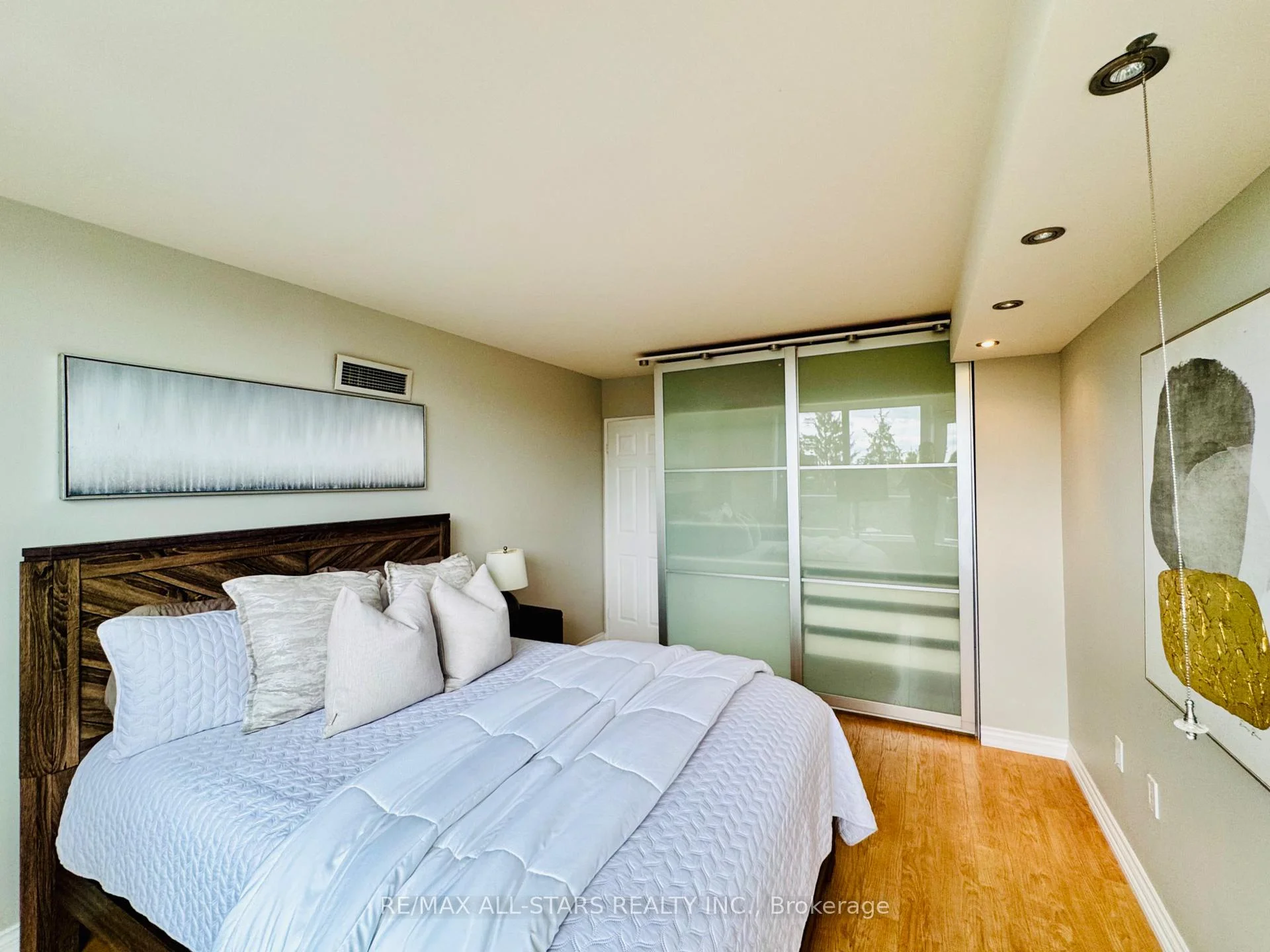 Photo 7 of Unit 402, 7601 Bathurst Street, Vaughan, Crestwood-Springfarm-Yorkhill — HOMEH