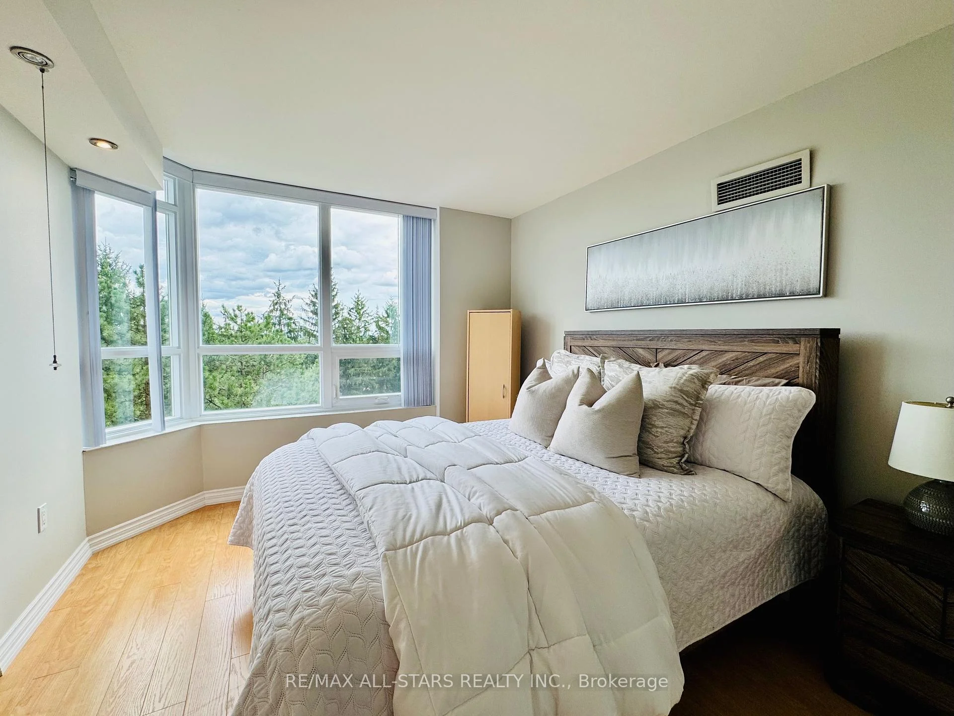 Photo 9 of Unit 402, 7601 Bathurst Street, Vaughan, Crestwood-Springfarm-Yorkhill — HOMEH