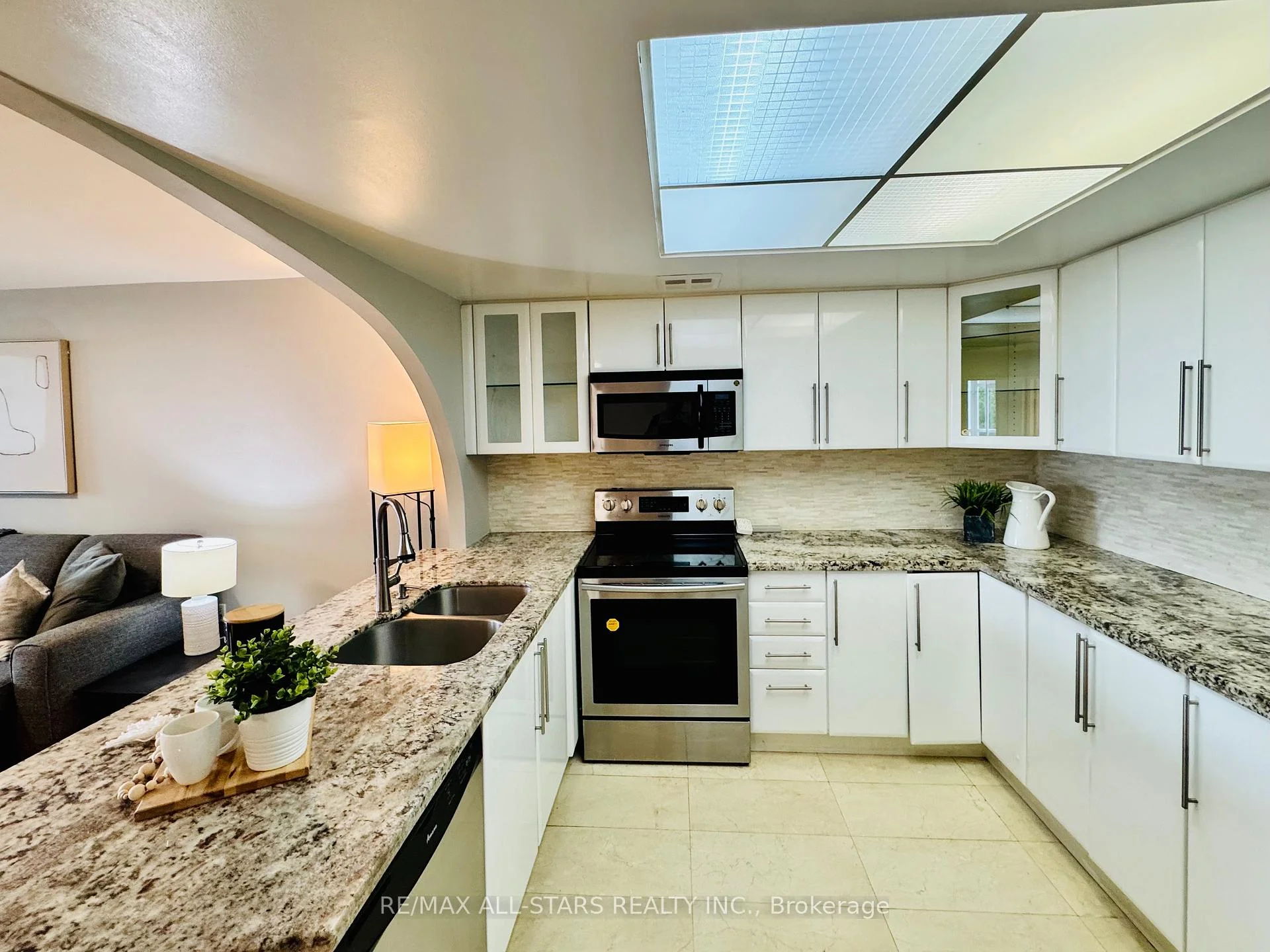 Photo 17 of Unit 402, 7601 Bathurst Street, Vaughan, Crestwood-Springfarm-Yorkhill — HOMEH