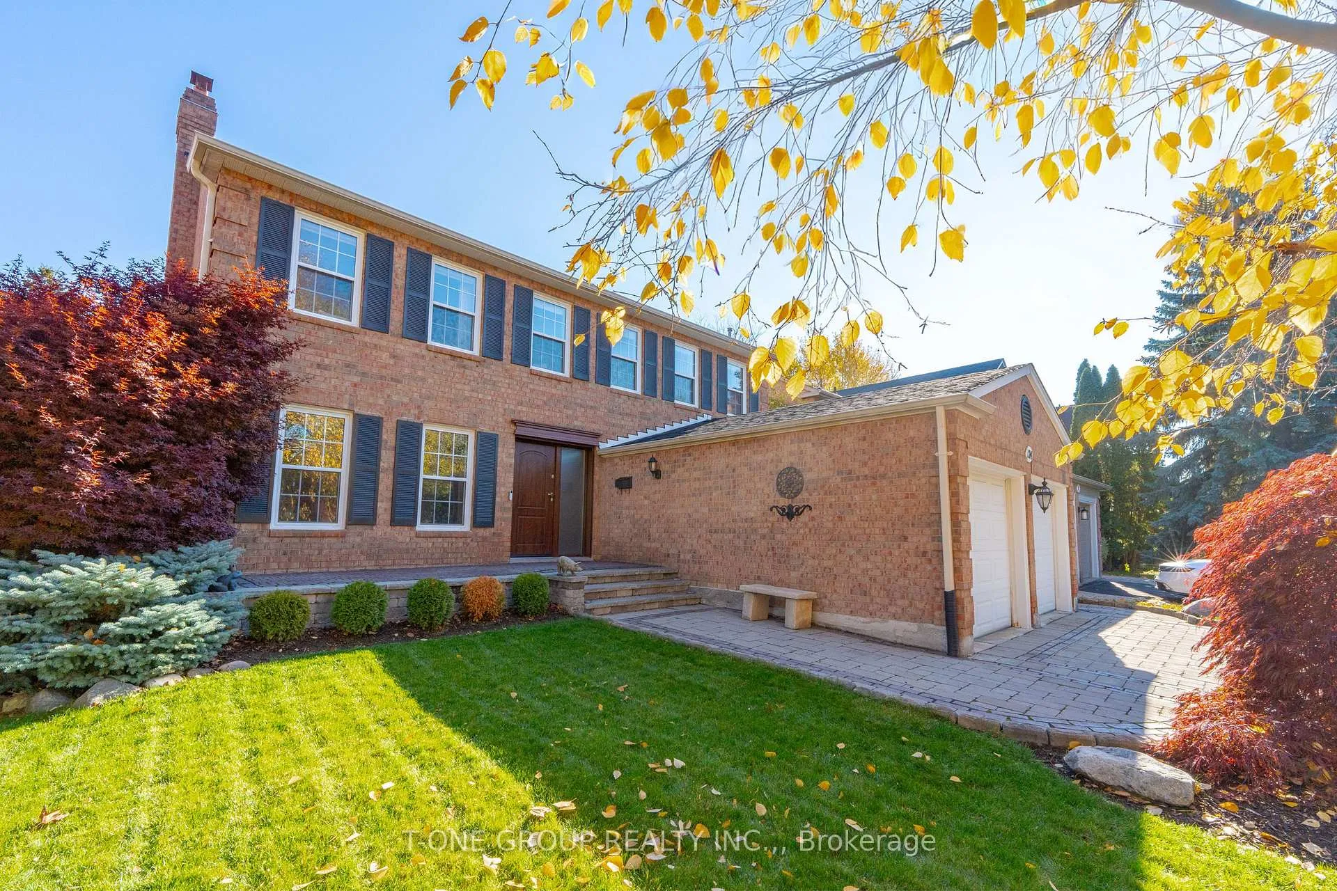 Photo 2 of 124 Aitken Circle, Markham, Unionville — HOMEH