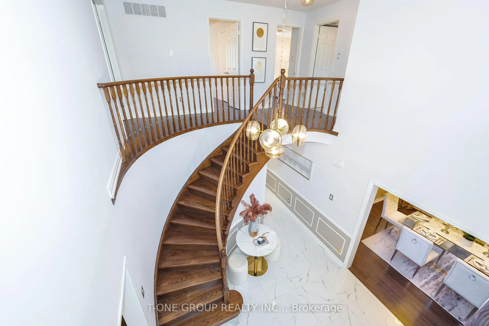 Photo 6 of 124 Aitken Circle, Markham, Unionville — HOMEH