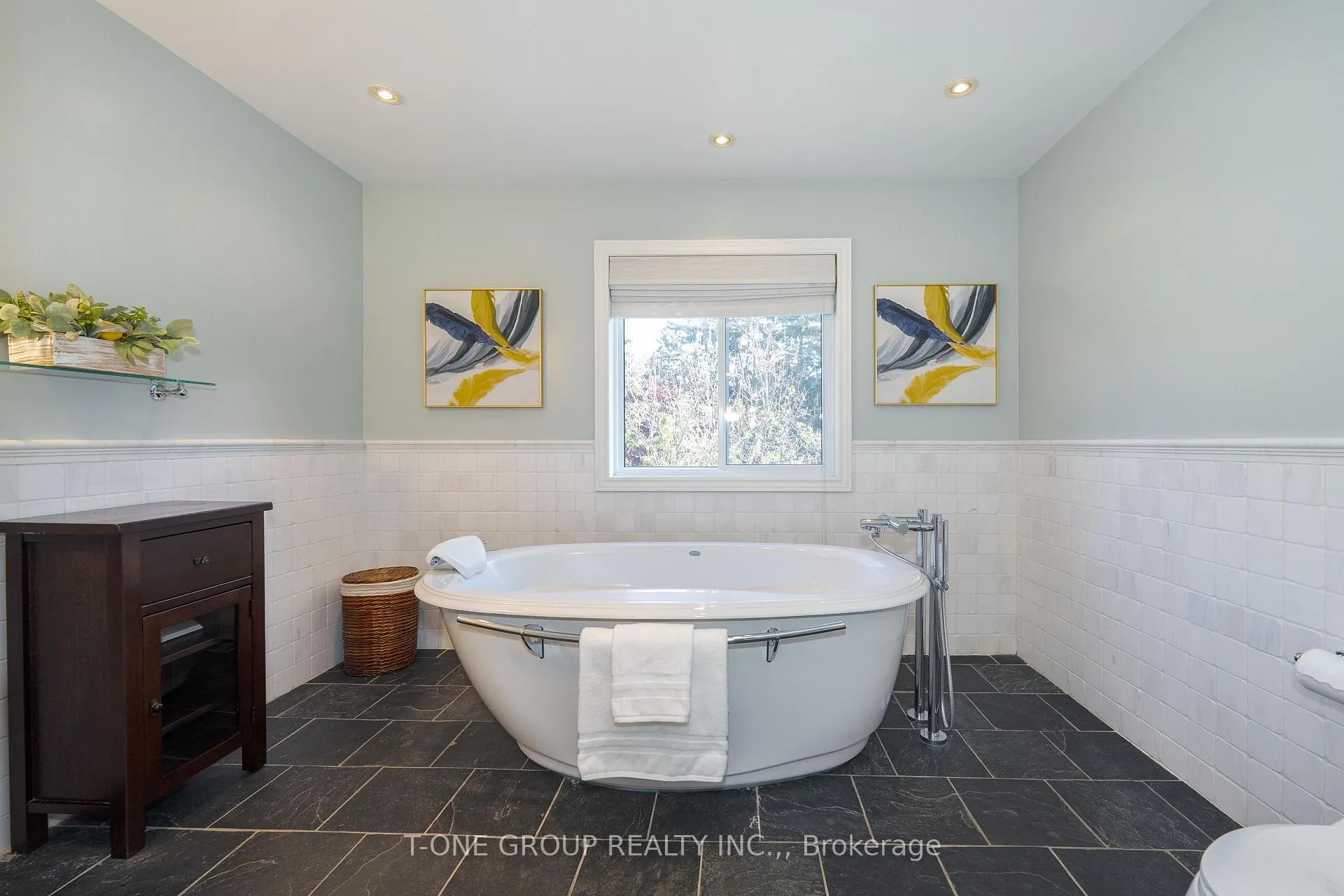 Photo 22 of 124 Aitken Circle, Markham, Unionville — HOMEH