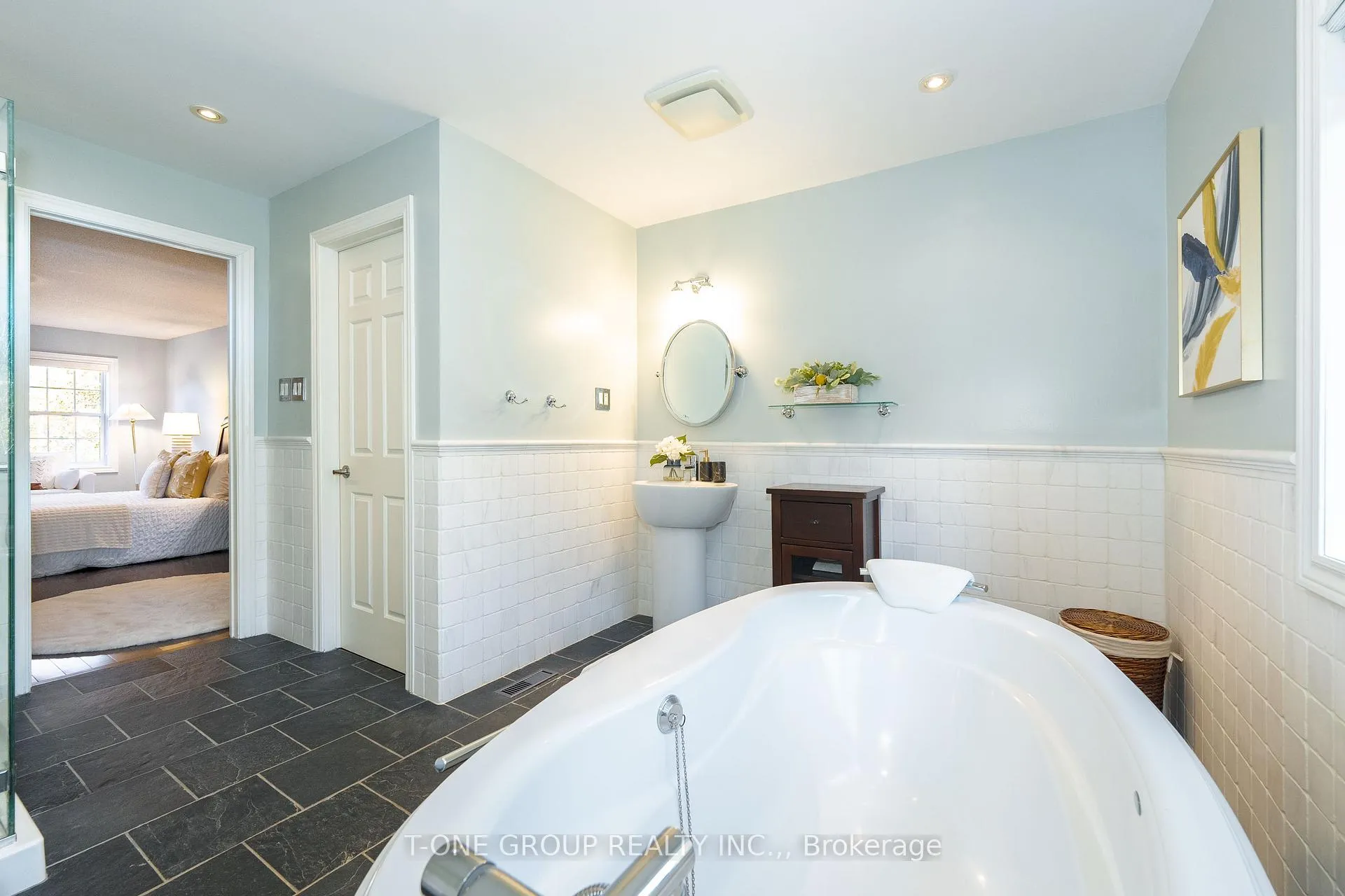 Photo 23 of 124 Aitken Circle, Markham, Unionville — HOMEH