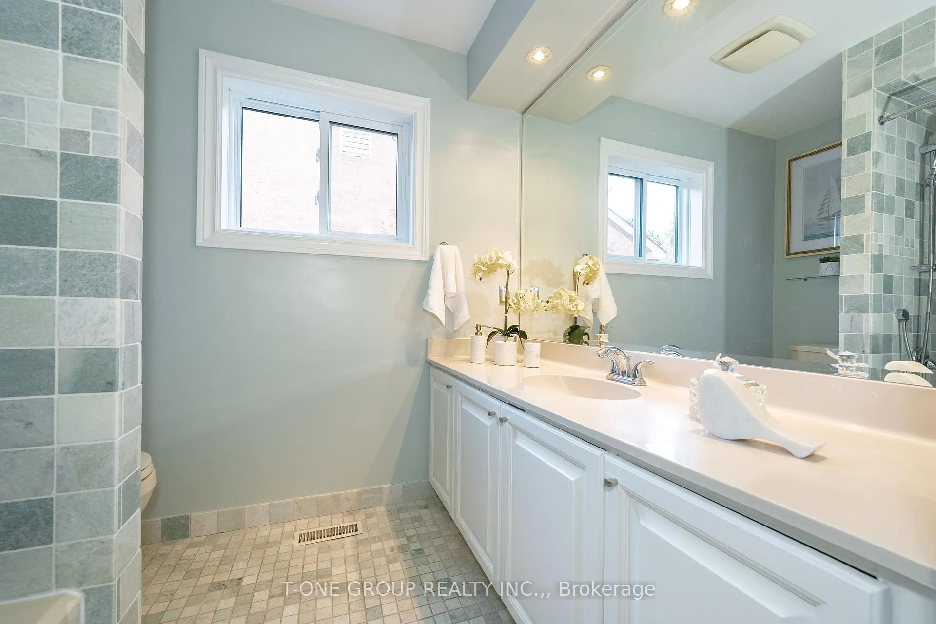 Photo 28 of 124 Aitken Circle, Markham, Unionville — HOMEH