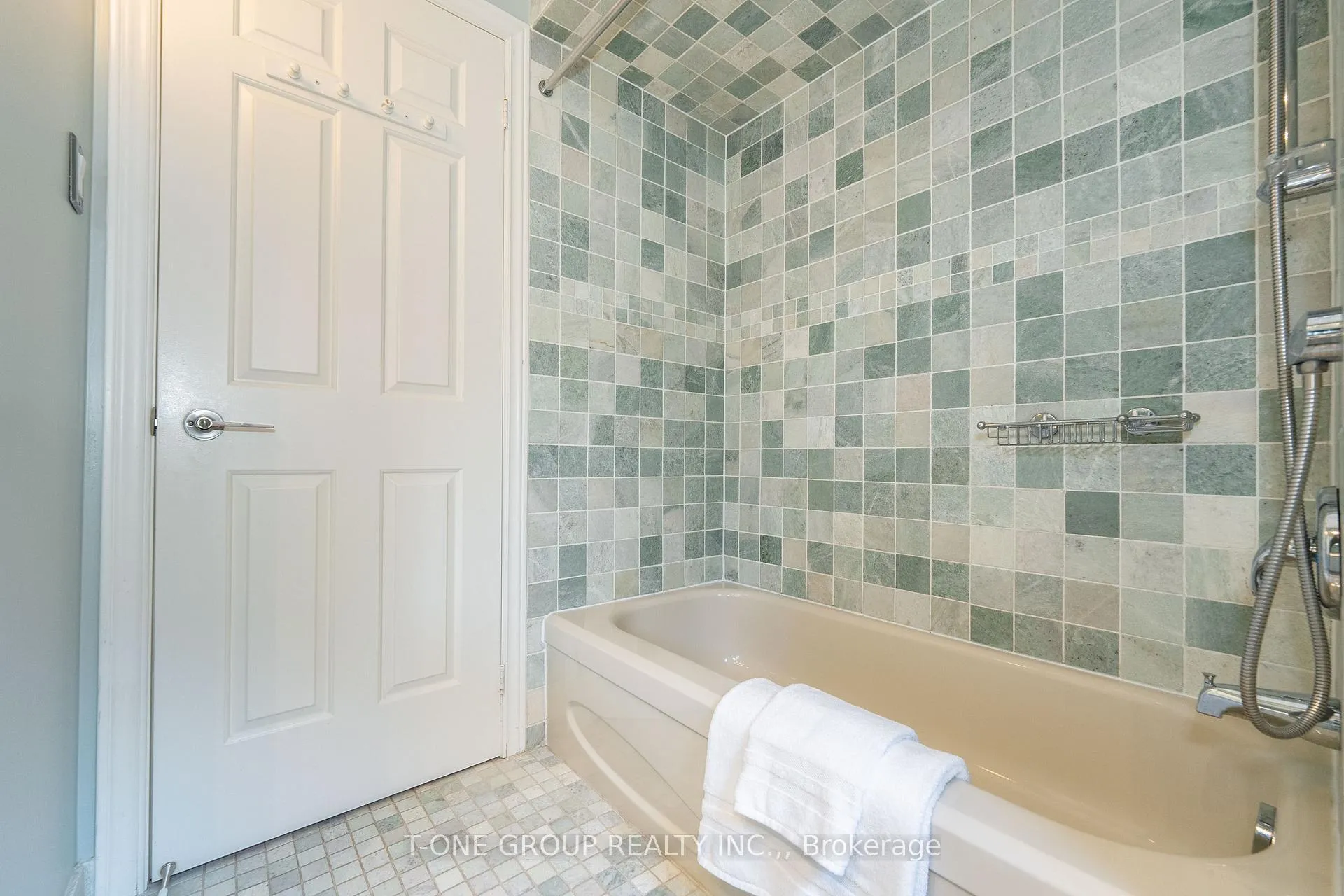 Photo 29 of 124 Aitken Circle, Markham, Unionville — HOMEH