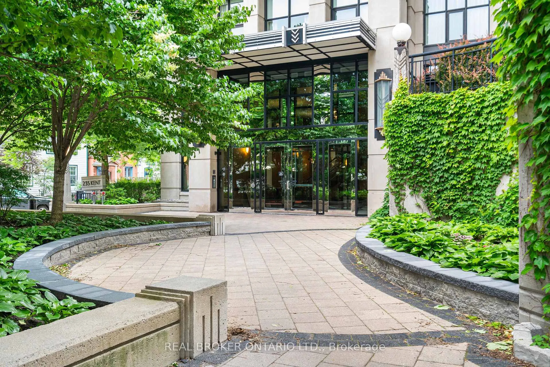 Photo 4 of Unit 810, 235 Kent Street, Ottawa, Ottawa Centre — HOMEH