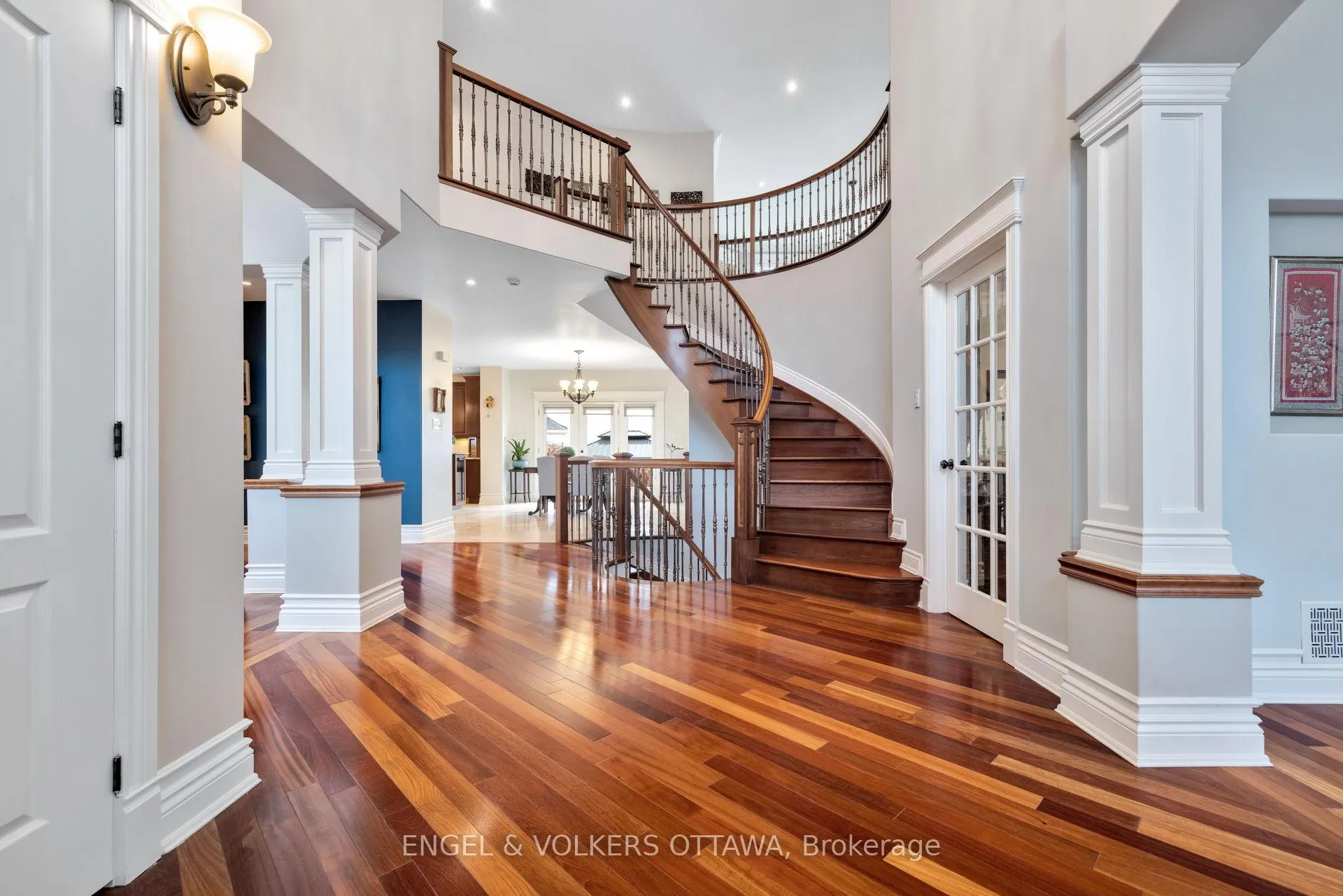 Photo 4 of 453 Rahul Crescent, Ottawa, Mooneys Bay — HOMEH