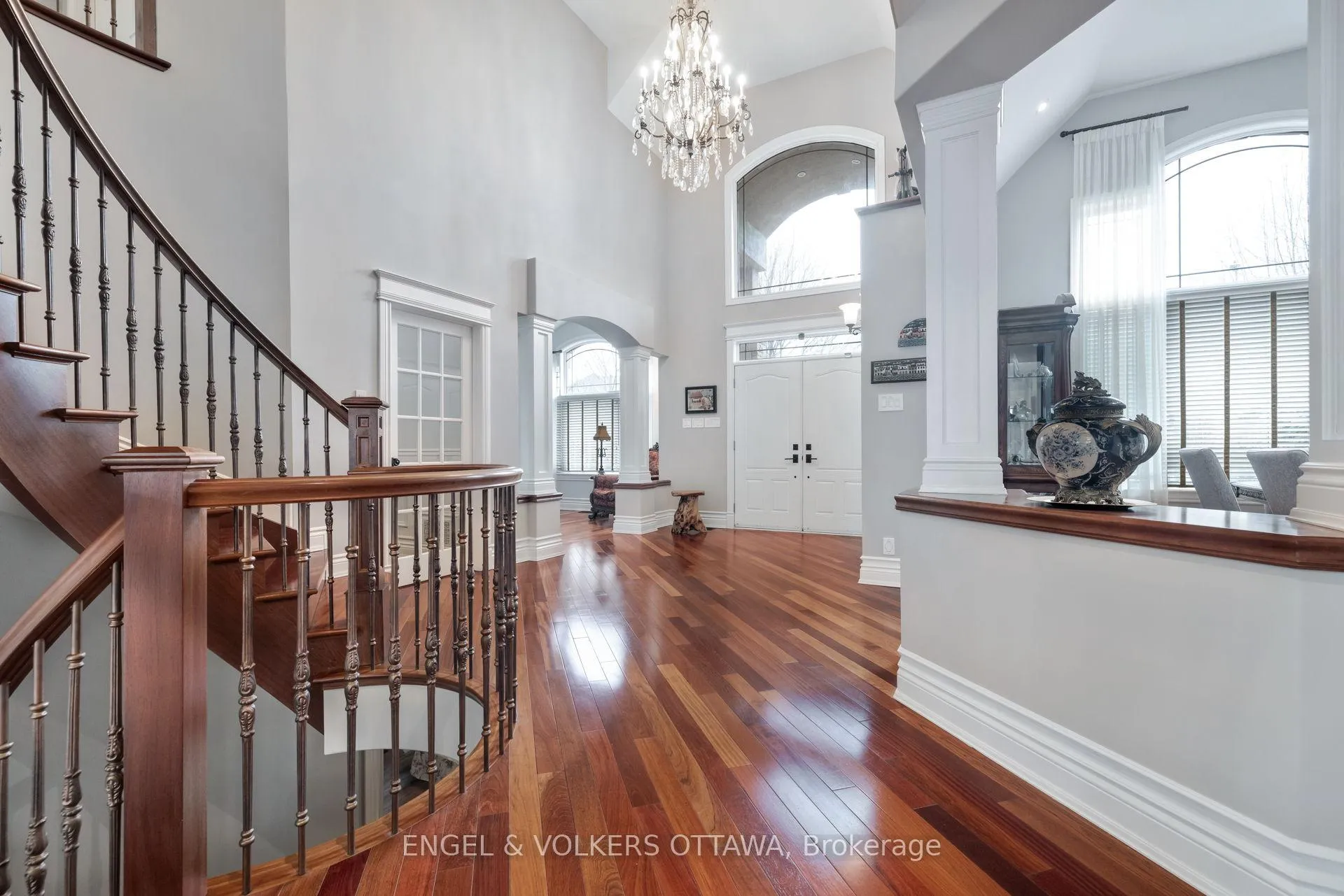 Photo 5 of 453 Rahul Crescent, Ottawa, Mooneys Bay — HOMEH