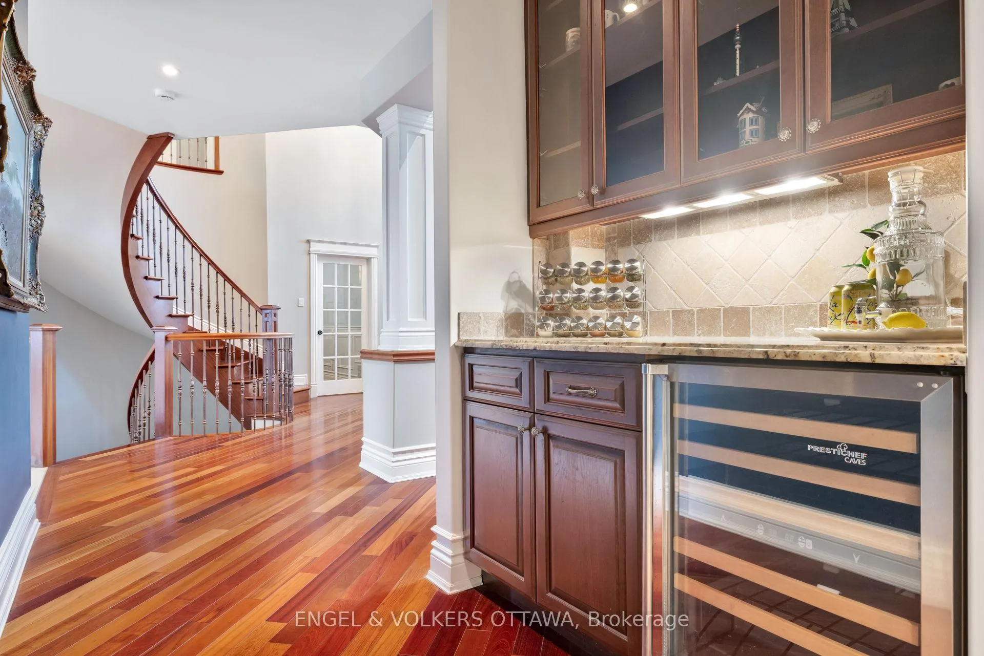 Photo 13 of 453 Rahul Crescent, Ottawa, Mooneys Bay — HOMEH