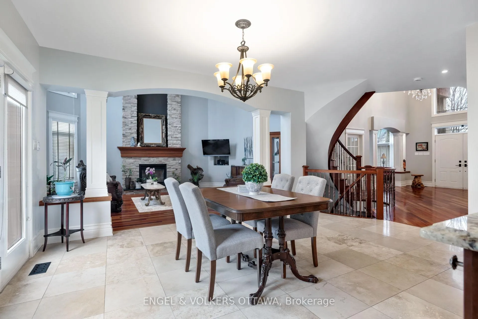Photo 17 of 453 Rahul Crescent, Ottawa, Mooneys Bay — HOMEH