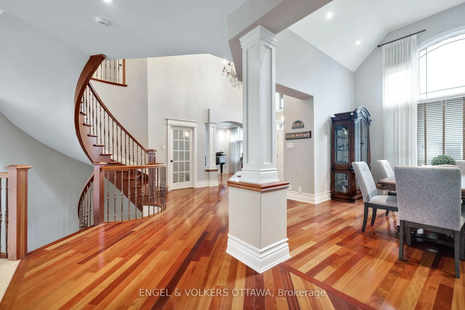 Photo 22 of 453 Rahul Crescent, Ottawa, Mooneys Bay — HOMEH