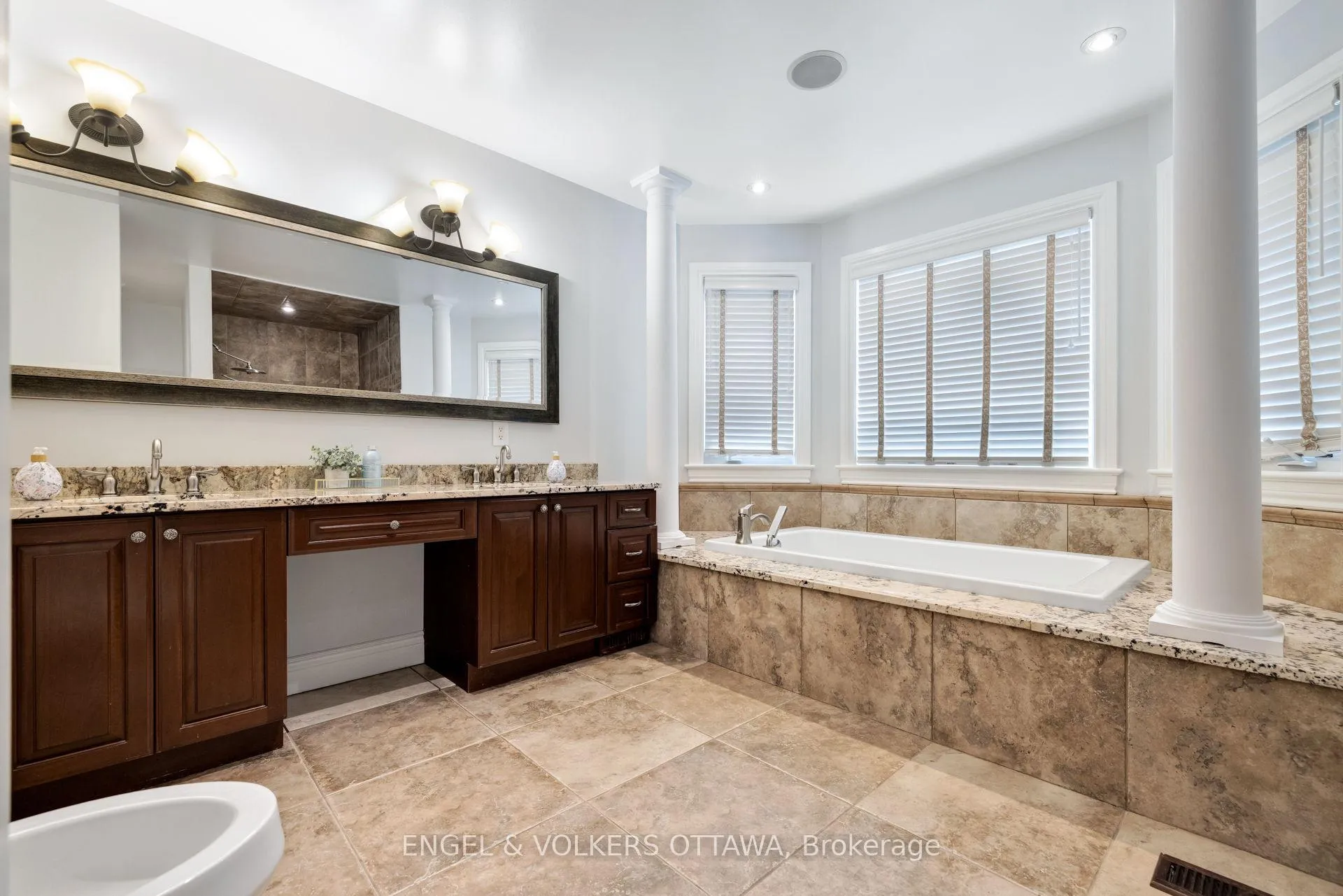Photo 30 of 453 Rahul Crescent, Ottawa, Mooneys Bay — HOMEH