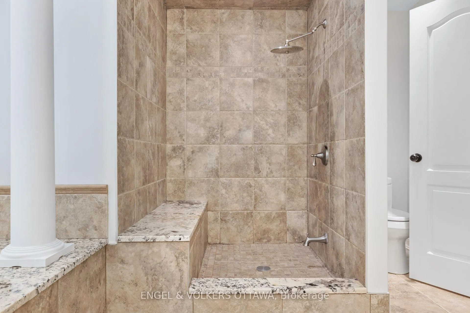 Photo 32 of 453 Rahul Crescent, Ottawa, Mooneys Bay — HOMEH
