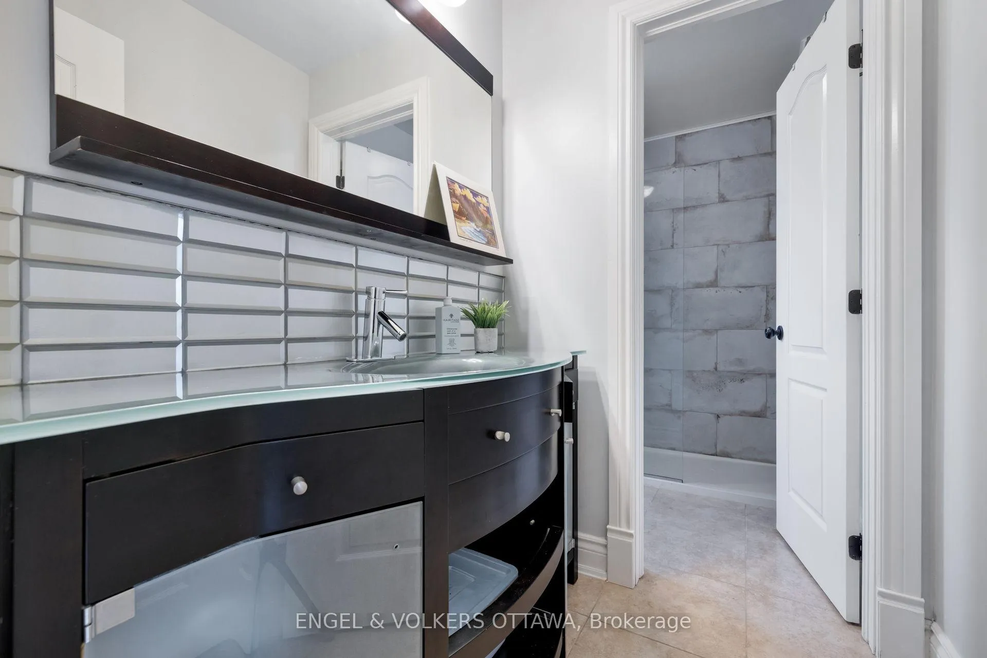 Photo 36 of 453 Rahul Crescent, Ottawa, Mooneys Bay — HOMEH