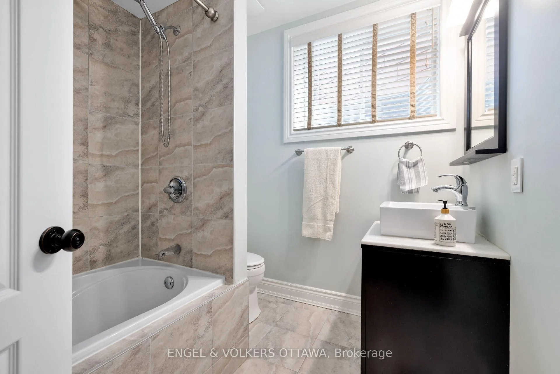 Photo 43 of 453 Rahul Crescent, Ottawa, Mooneys Bay — HOMEH