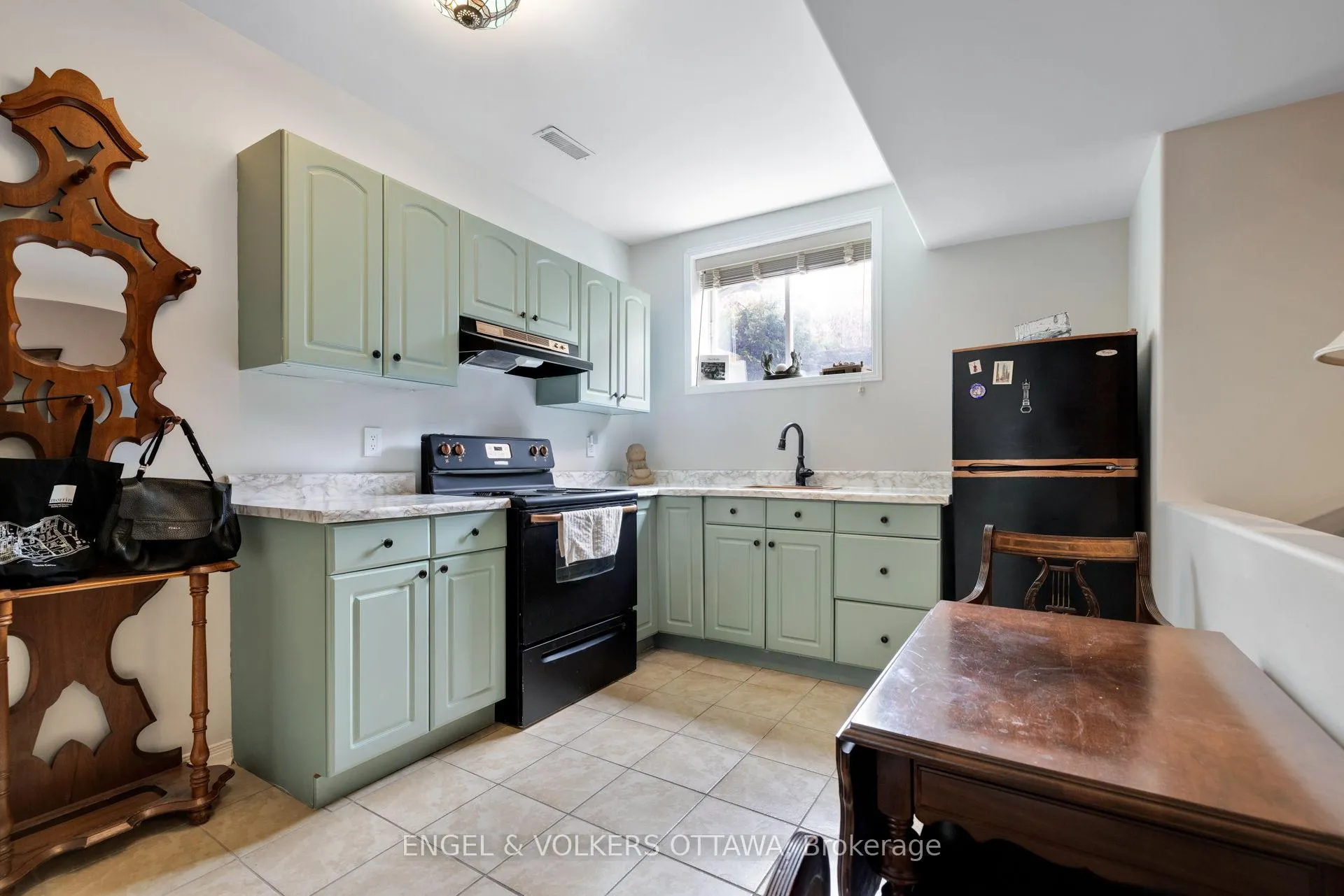 Photo 46 of 453 Rahul Crescent, Ottawa, Mooneys Bay — HOMEH