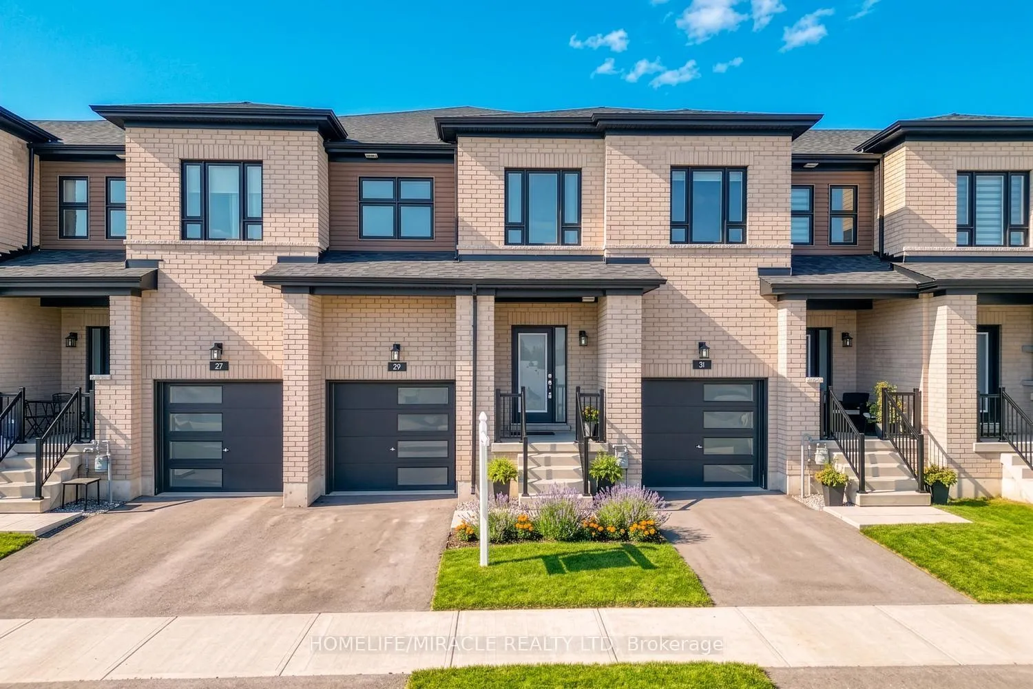 Photo 2 of 29 Turnberry Lane, Barrie, Painswick South — HOMEH