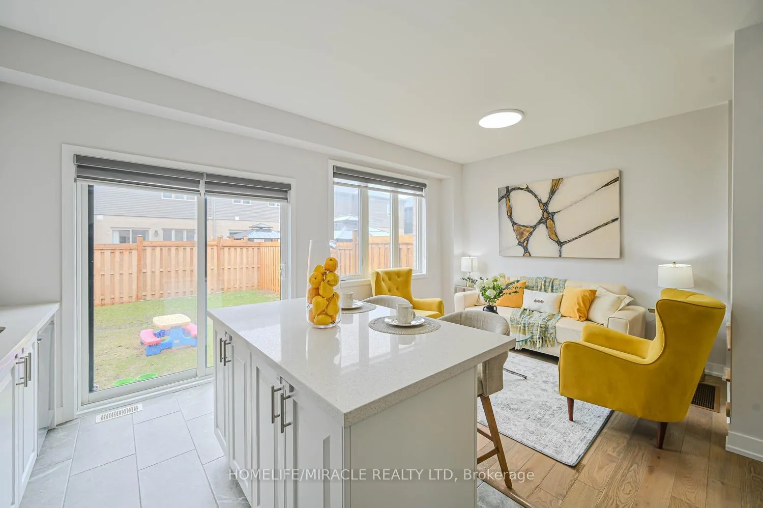 Photo 8 of 29 Turnberry Lane, Barrie, Painswick South — HOMEH