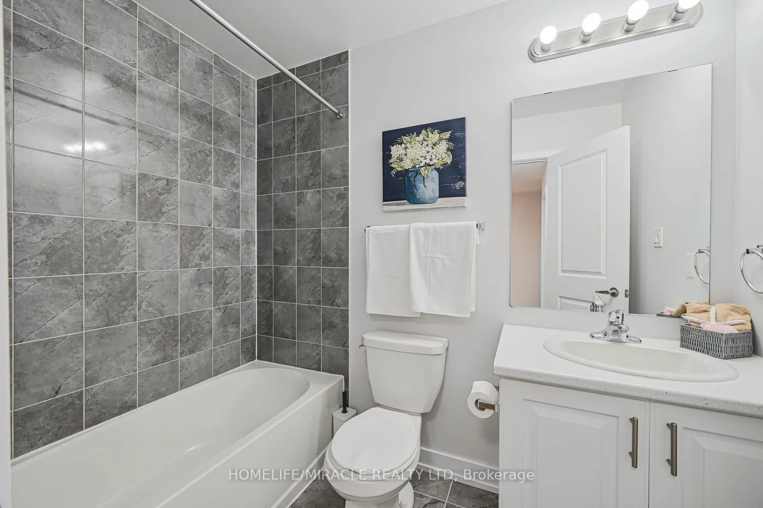 Photo 31 of 29 Turnberry Lane, Barrie, Painswick South — HOMEH