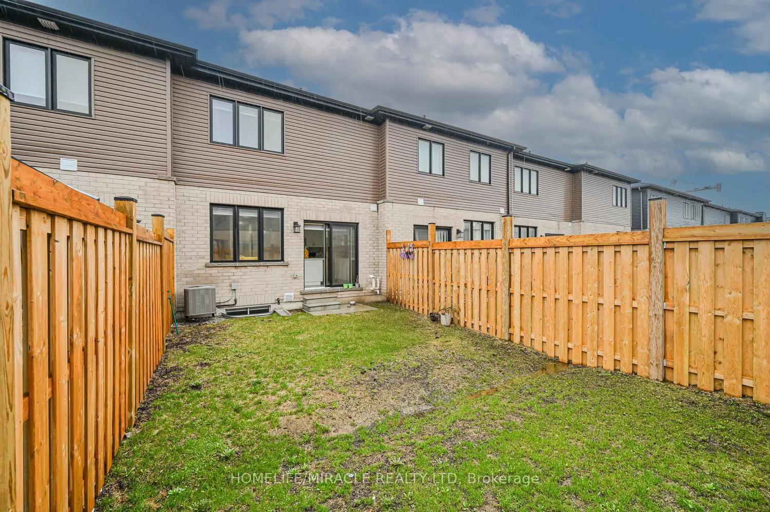 Photo 48 of 29 Turnberry Lane, Barrie, Painswick South — HOMEH