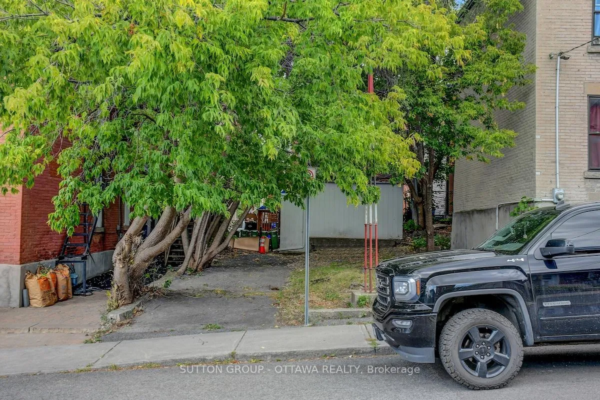 Photo 3 of 133 Eccles Street, Ottawa, West Centre Town — HOMEH