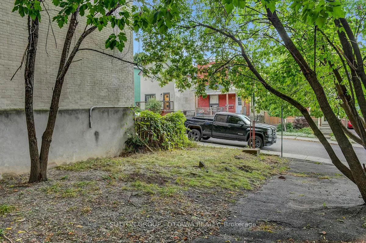 Photo 4 of 133 Eccles Street, Ottawa, West Centre Town — HOMEH
