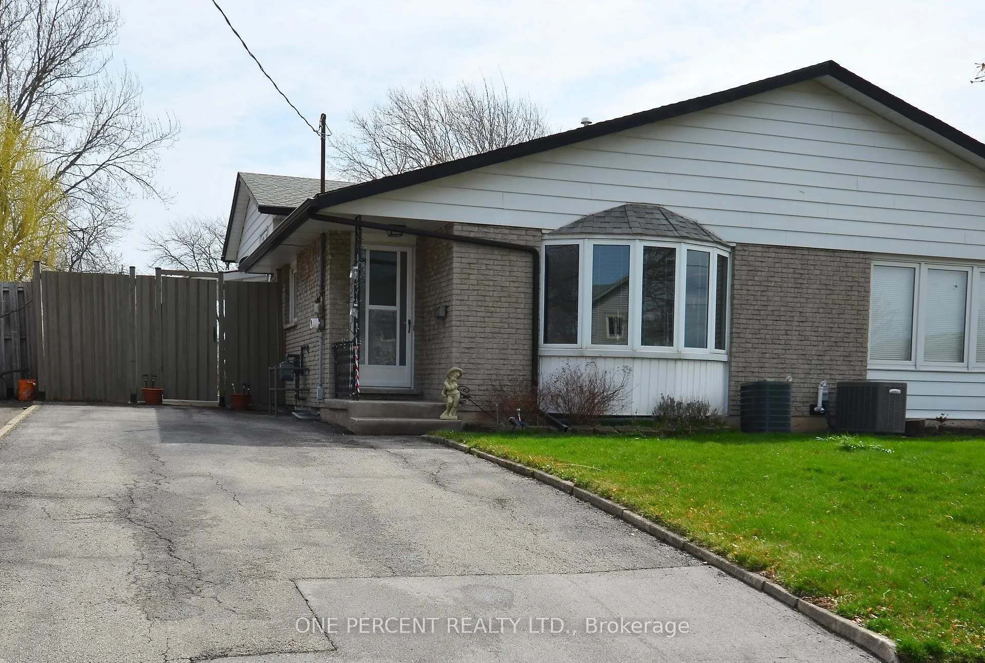 Photo 1 of 64 Dorchester Boulevard, St. Catharines, Carlton/Bunting — HOMEH