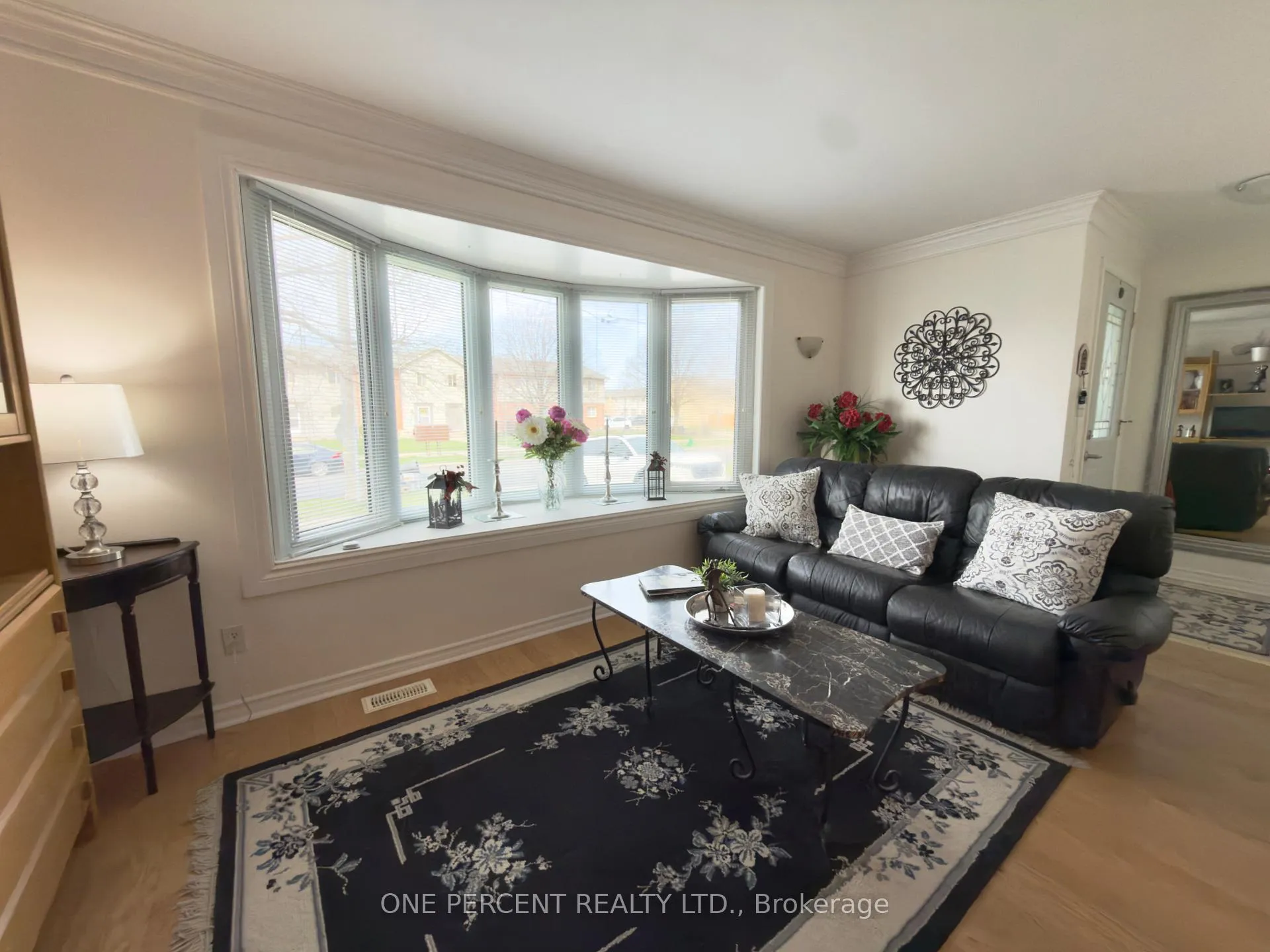 Photo 3 of 64 Dorchester Boulevard, St. Catharines, Carlton/Bunting — HOMEH