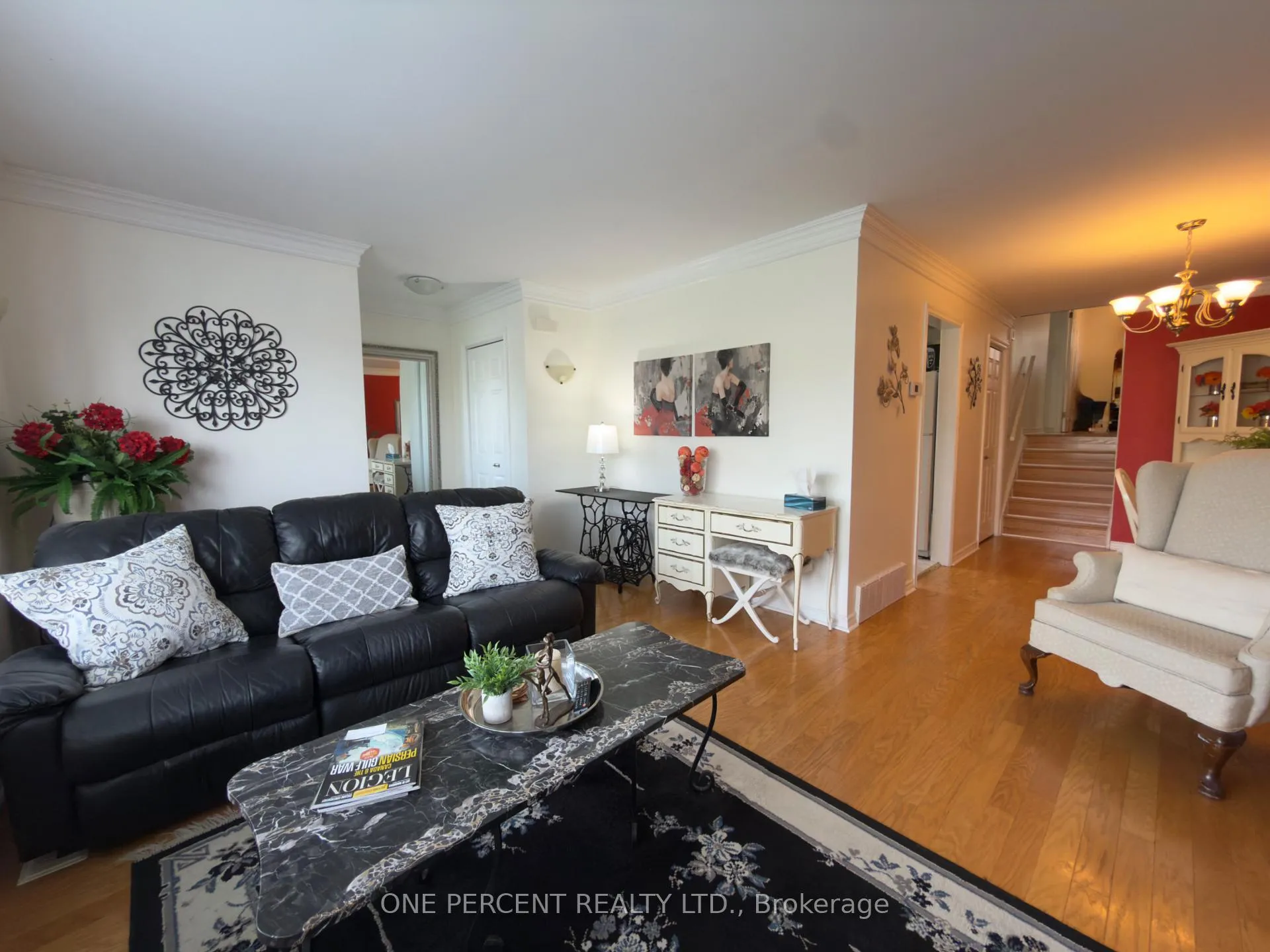 Photo 4 of 64 Dorchester Boulevard, St. Catharines, Carlton/Bunting — HOMEH