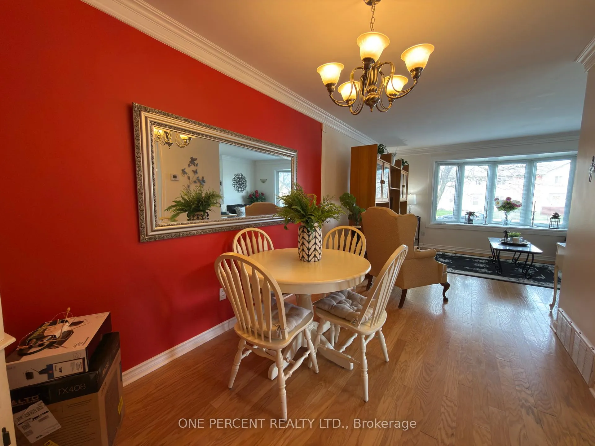 Photo 5 of 64 Dorchester Boulevard, St. Catharines, Carlton/Bunting — HOMEH