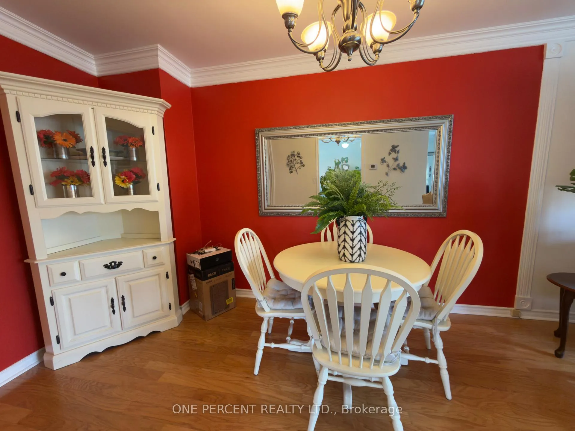 Photo 6 of 64 Dorchester Boulevard, St. Catharines, Carlton/Bunting — HOMEH