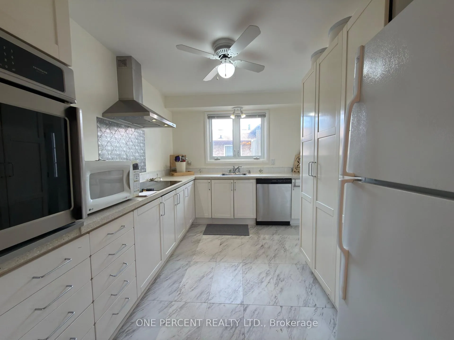 Photo 7 of 64 Dorchester Boulevard, St. Catharines, Carlton/Bunting — HOMEH