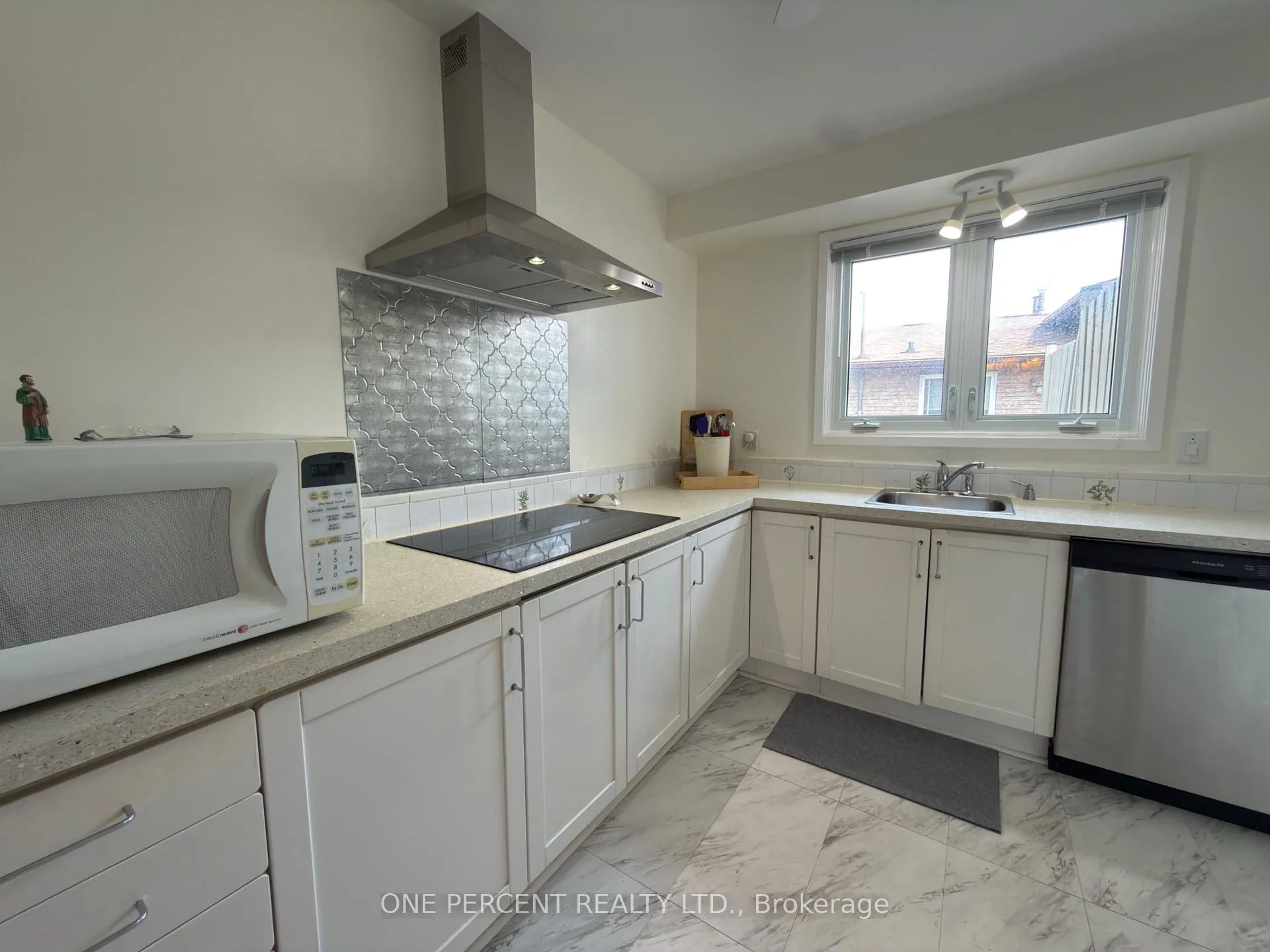 Photo 8 of 64 Dorchester Boulevard, St. Catharines, Carlton/Bunting — HOMEH