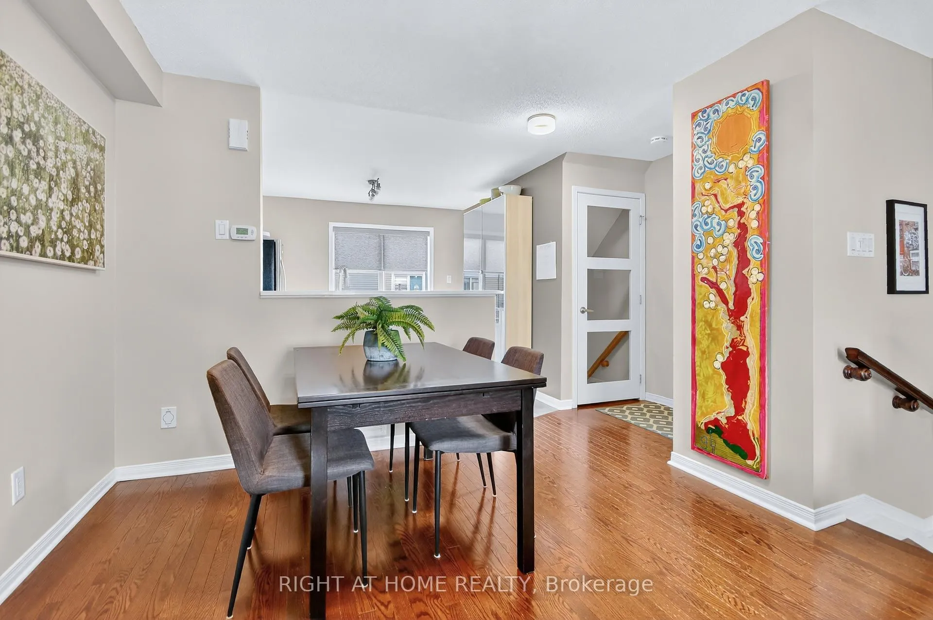 Photo 7 of 24 Manhattan Crescent, Ottawa, Central Park — HOMEH