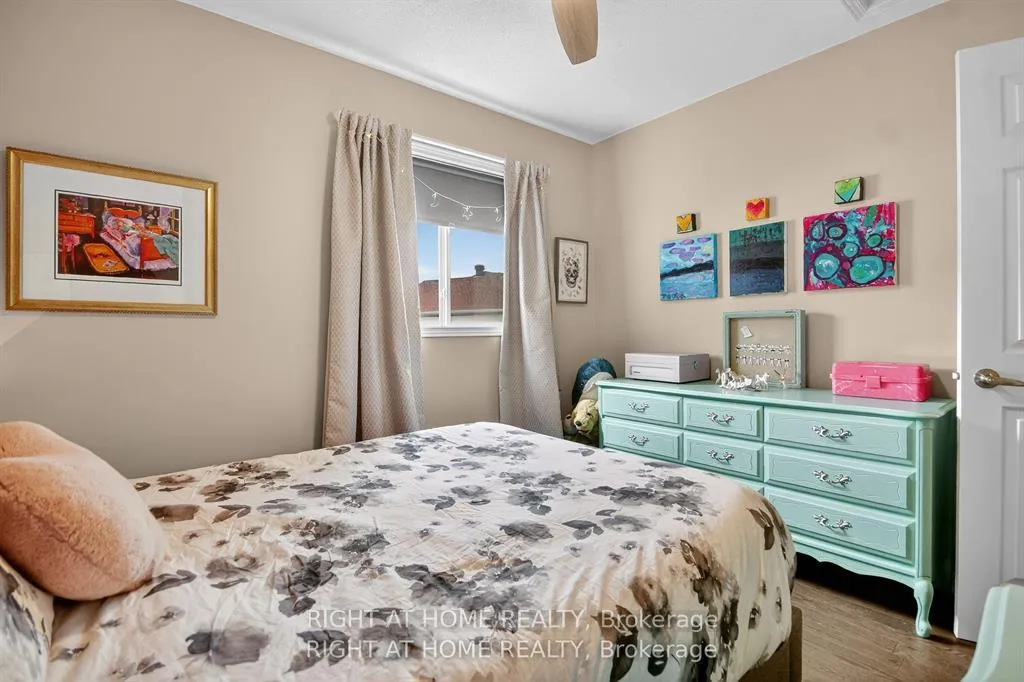Photo 18 of 24 Manhattan Crescent, Ottawa, Central Park — HOMEH