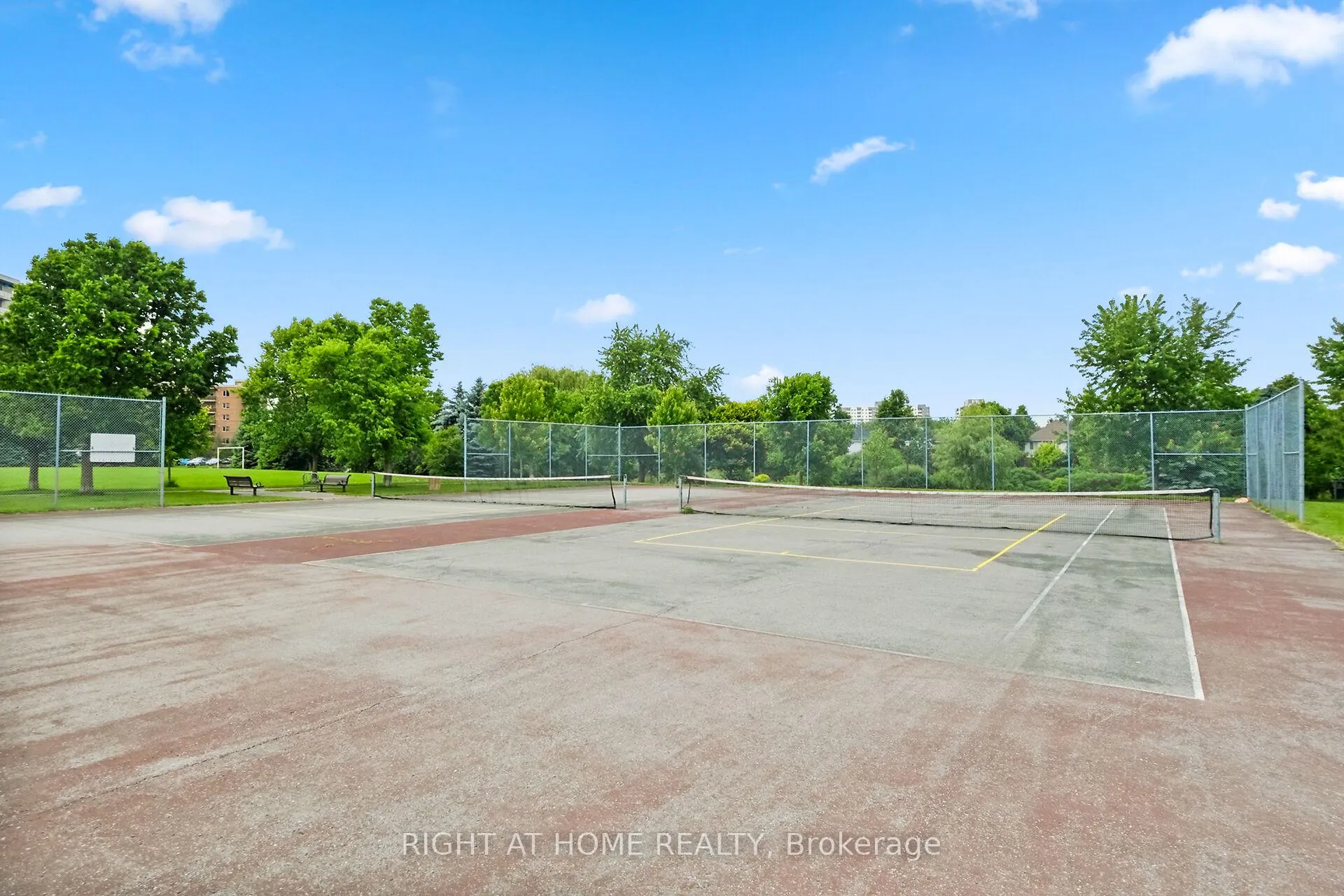 Photo 26 of 24 Manhattan Crescent, Ottawa, Central Park — HOMEH
