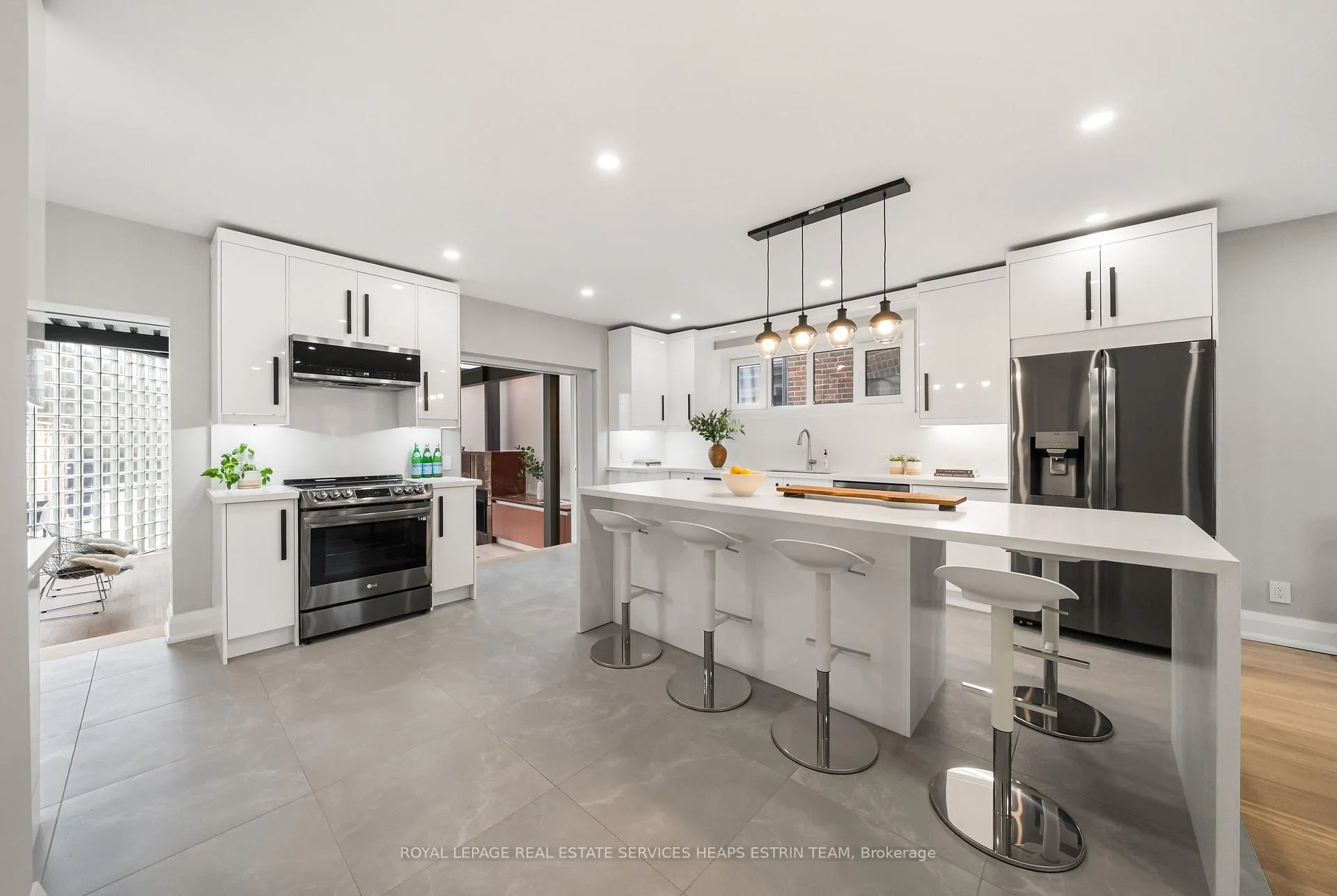 Photo 11 of 335 St Clair Avenue E, Toronto, Rosedale-Moore Park — HOMEH